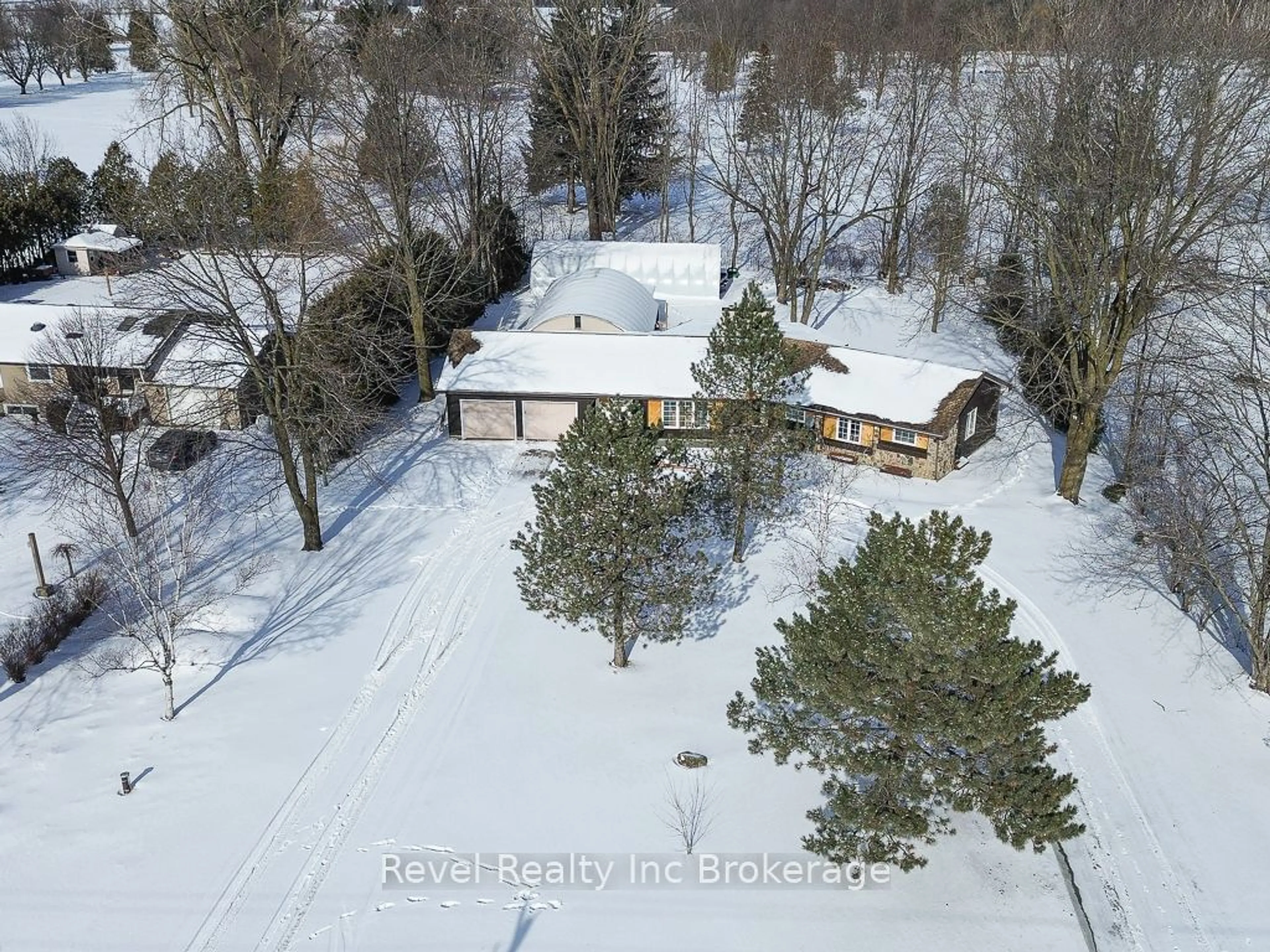 A pic from outside/outdoor area/front of a property/back of a property/a pic from drone, unknown for 3880 Dundas St, Thames Centre Ontario N5V 5C6