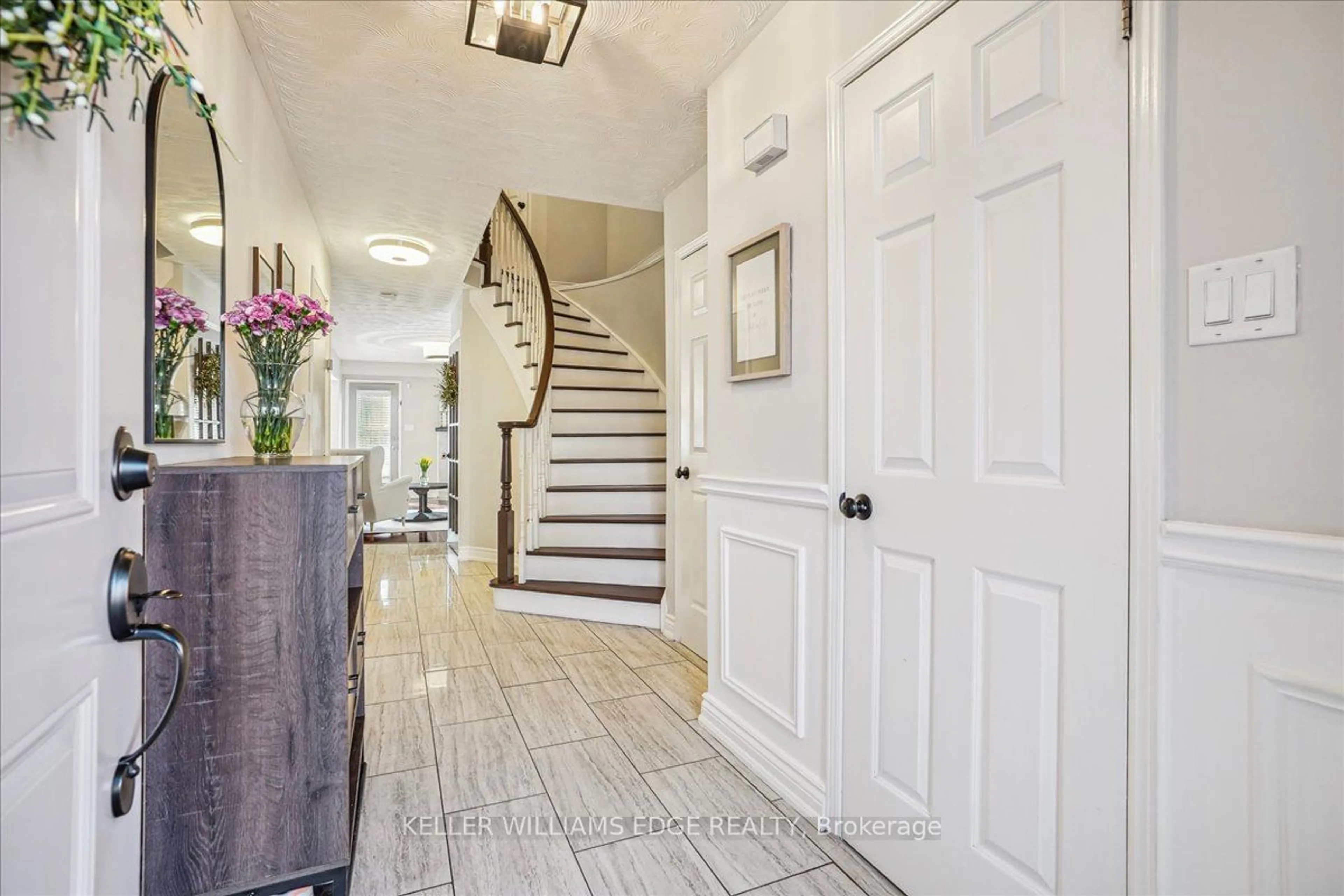 Indoor entryway for 255 Mount Albion Rd #46, Hamilton Ontario L8K 6P8