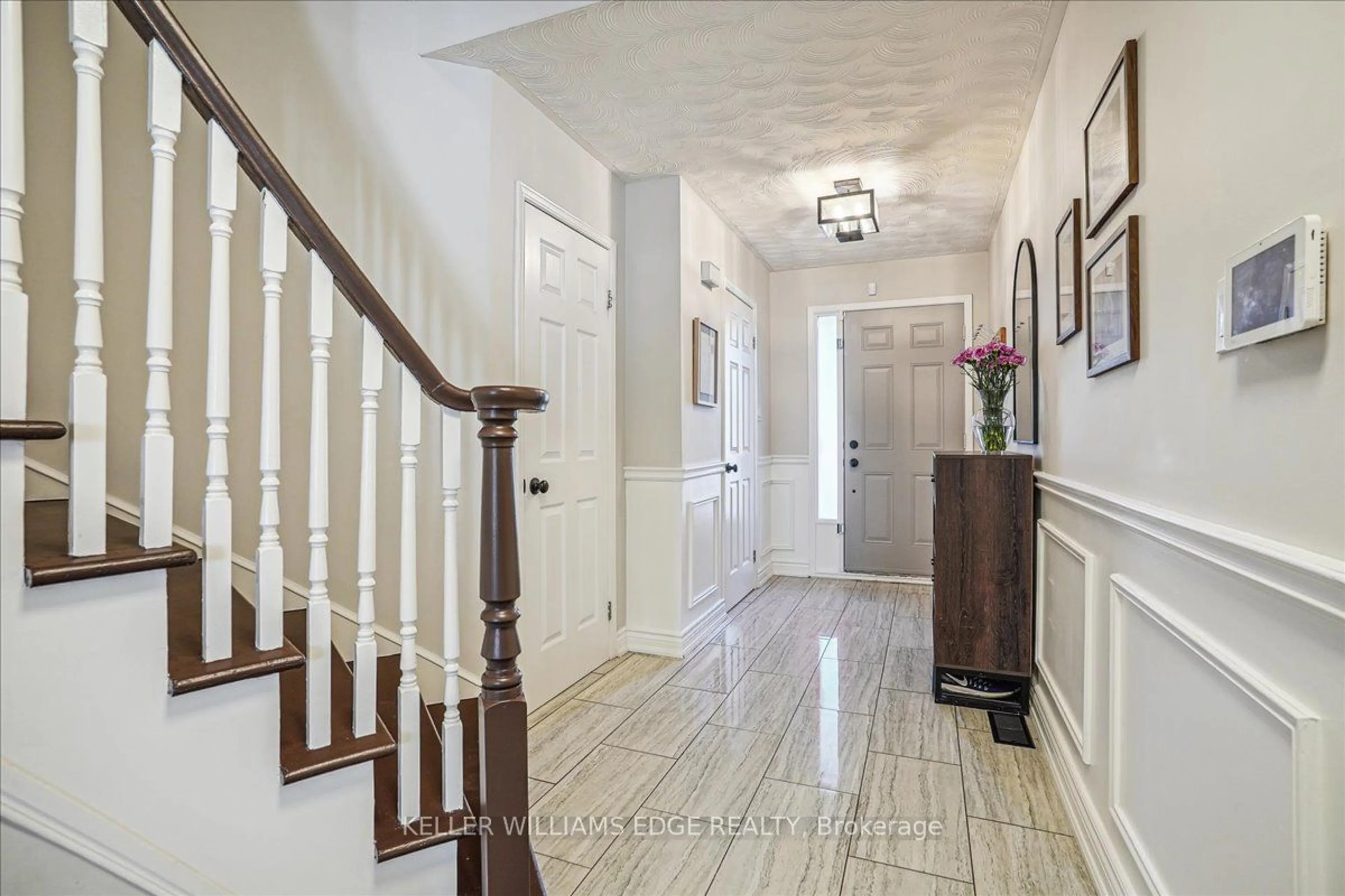 Indoor entryway for 255 Mount Albion Rd #46, Hamilton Ontario L8K 6P8