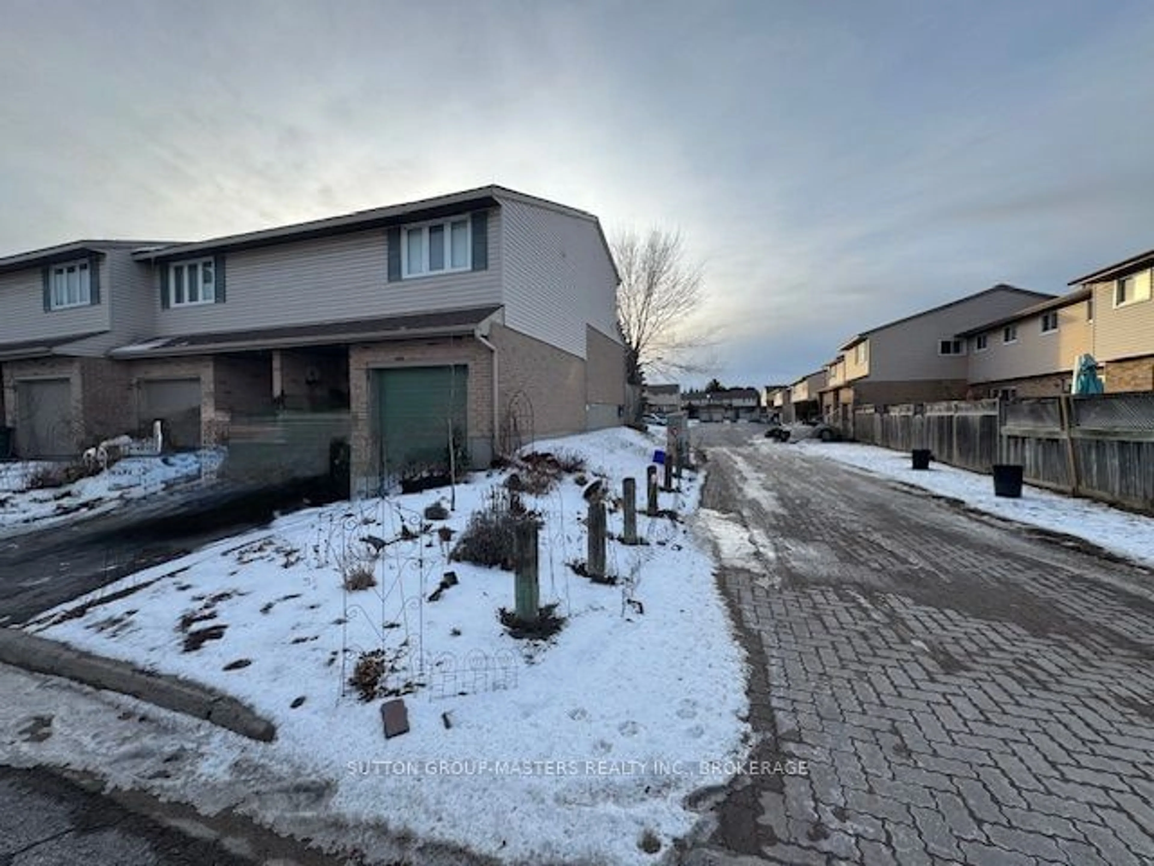 A pic from outside/outdoor area/front of a property/back of a property/a pic from drone, street for 52 Coventry Cres, Kingston Ontario K7M 7S7