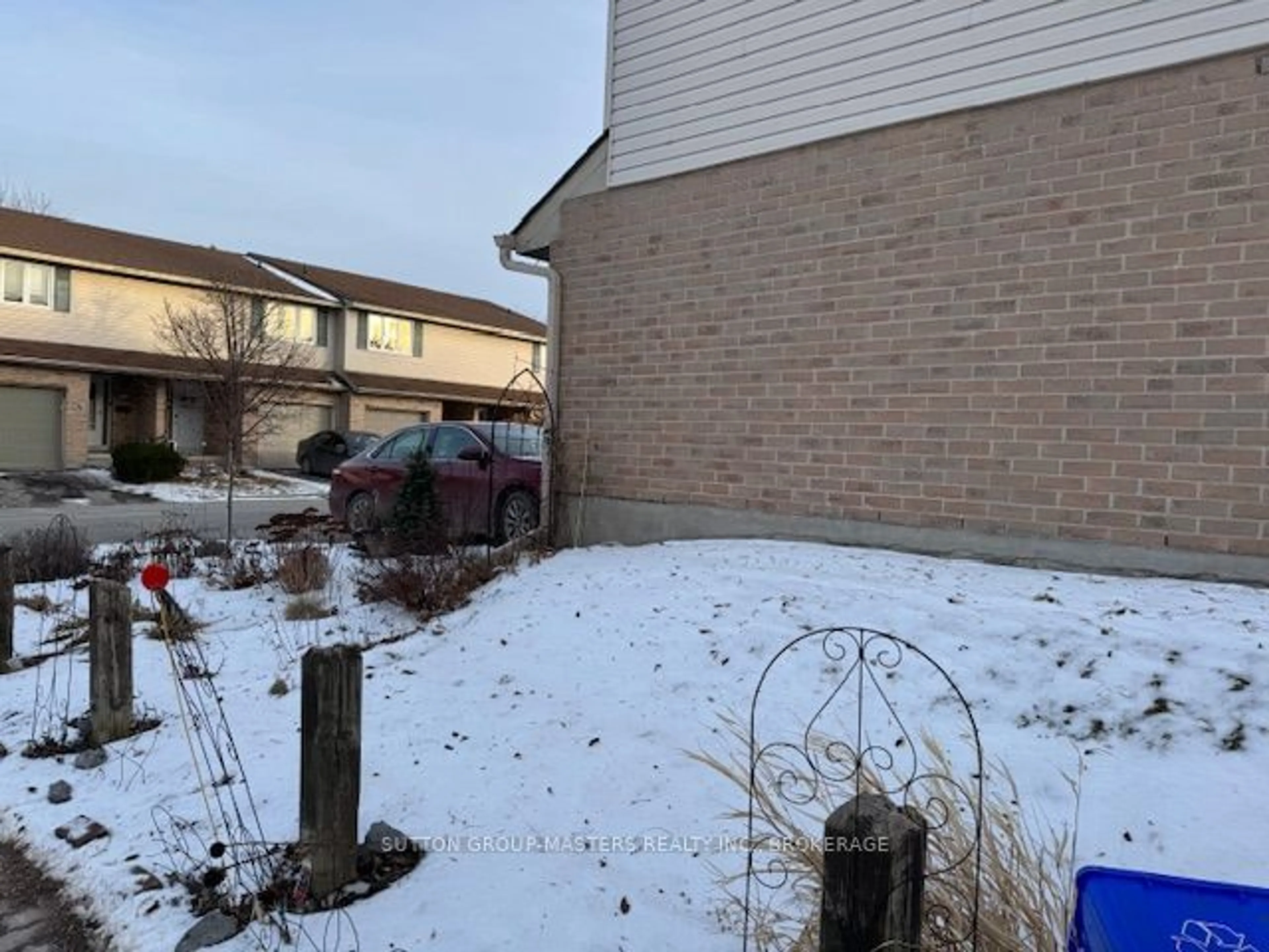 A pic from outside/outdoor area/front of a property/back of a property/a pic from drone, street for 52 Coventry Cres, Kingston Ontario K7M 7S7