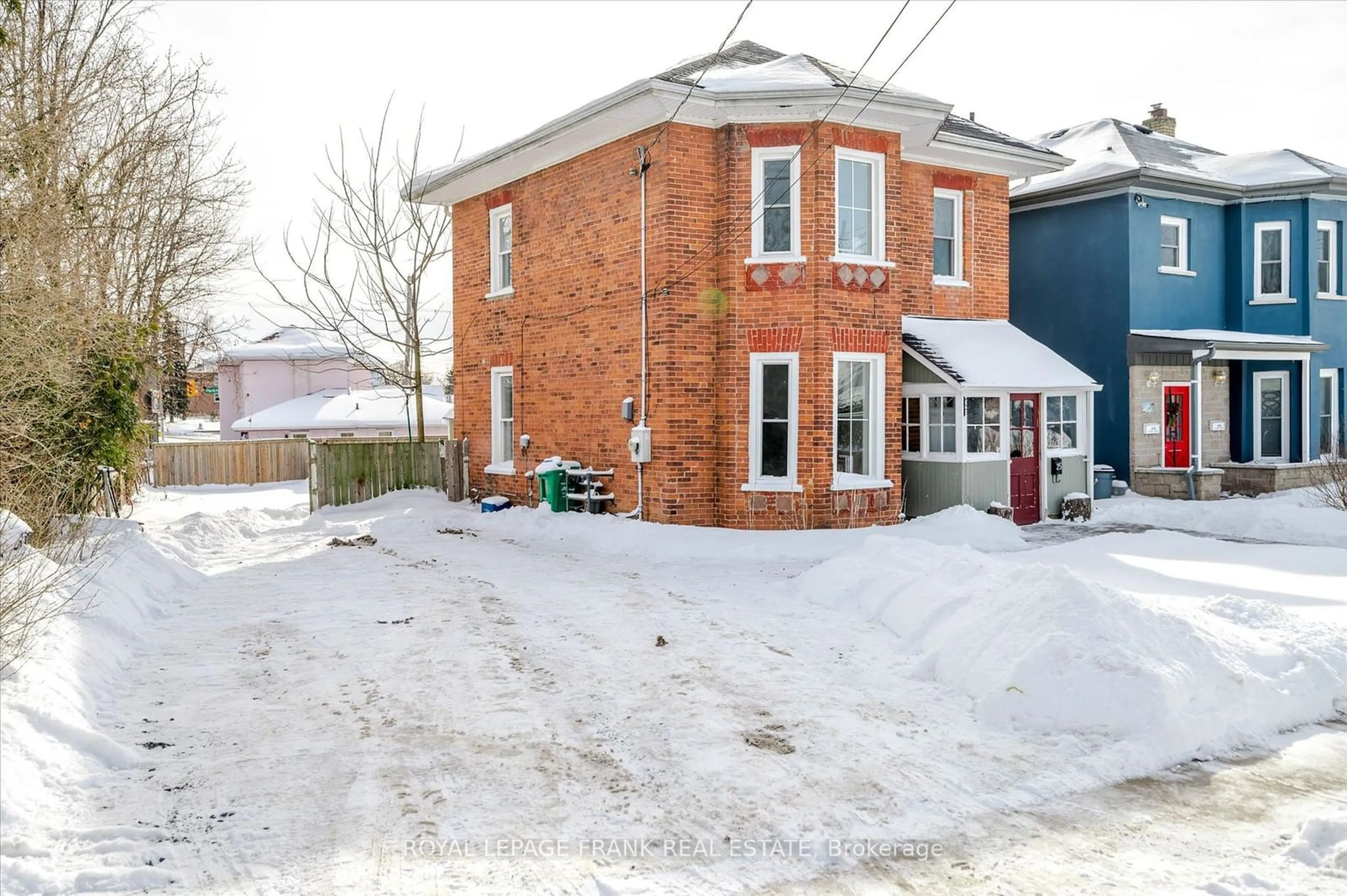 A pic from outside/outdoor area/front of a property/back of a property/a pic from drone, street for 25 Victoria Ave, Peterborough Ontario K9H 4V8