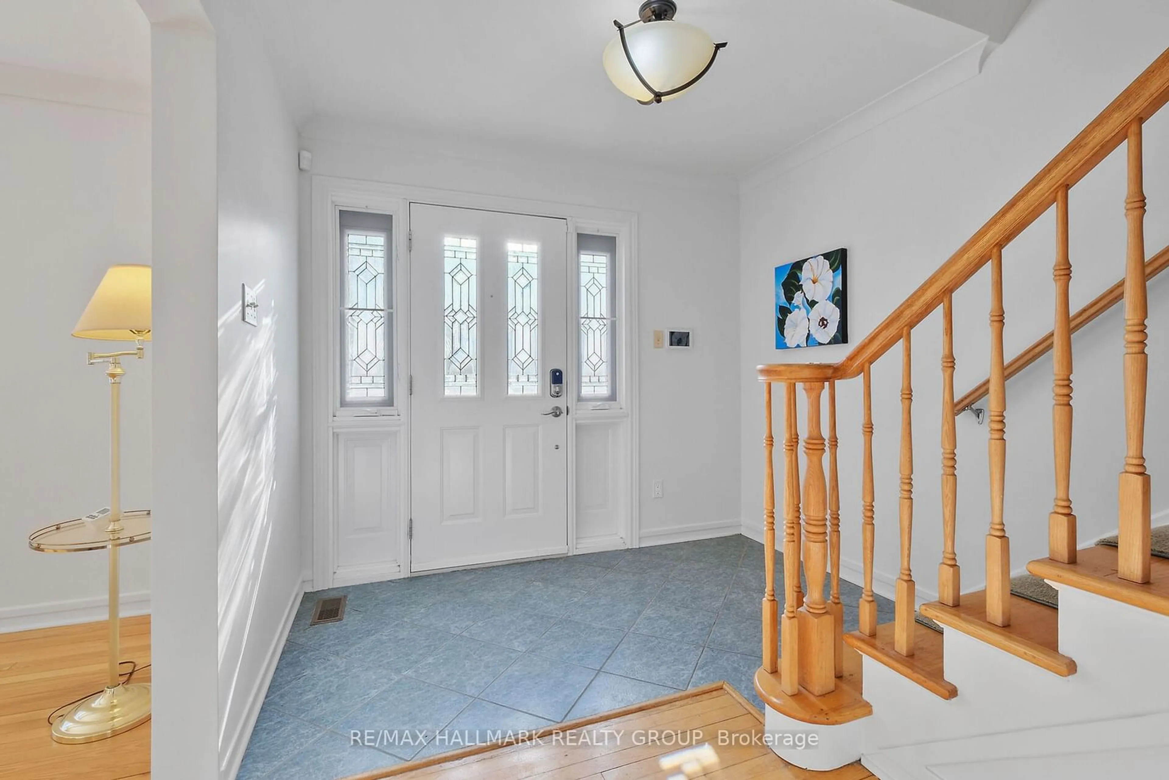 Indoor entryway for 2083 Lenester Ave, McKellar Heights - Glabar Park and Area Ontario K2A 1K9