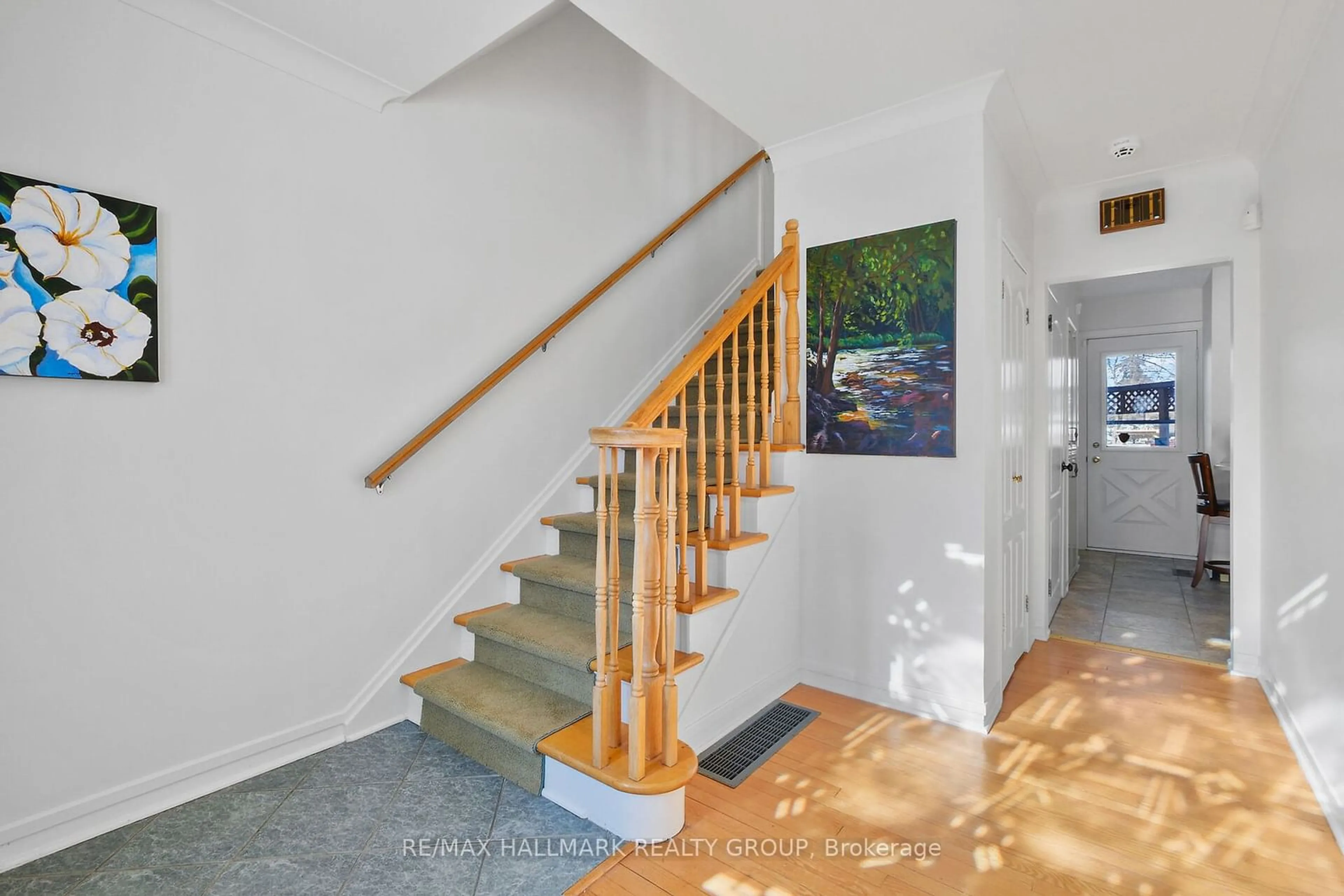 Stairs for 2083 Lenester Ave, McKellar Heights - Glabar Park and Area Ontario K2A 1K9