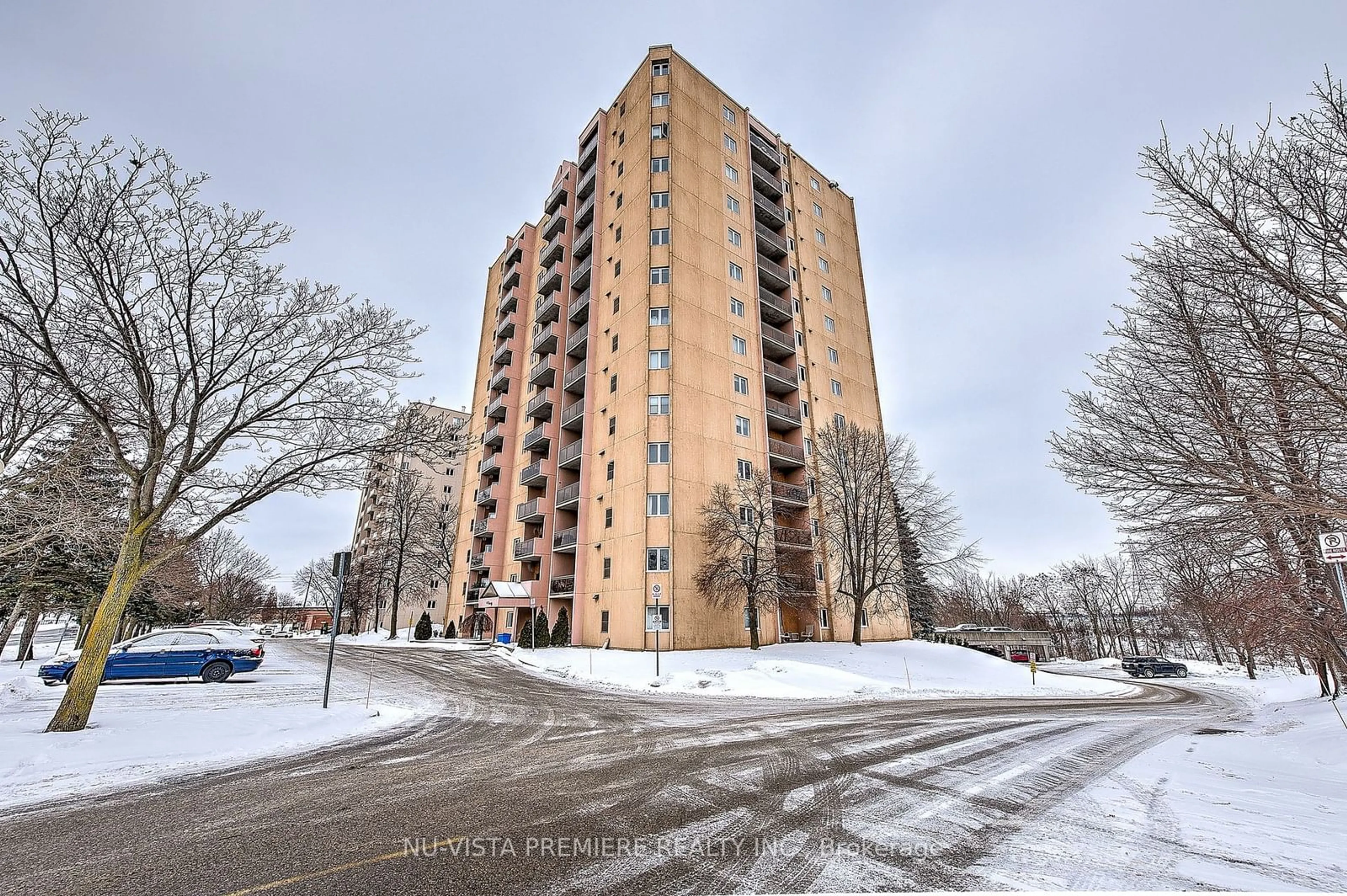 Indoor foyer for 860 Commissioners Rd #201, London Ontario N6C 5Y8