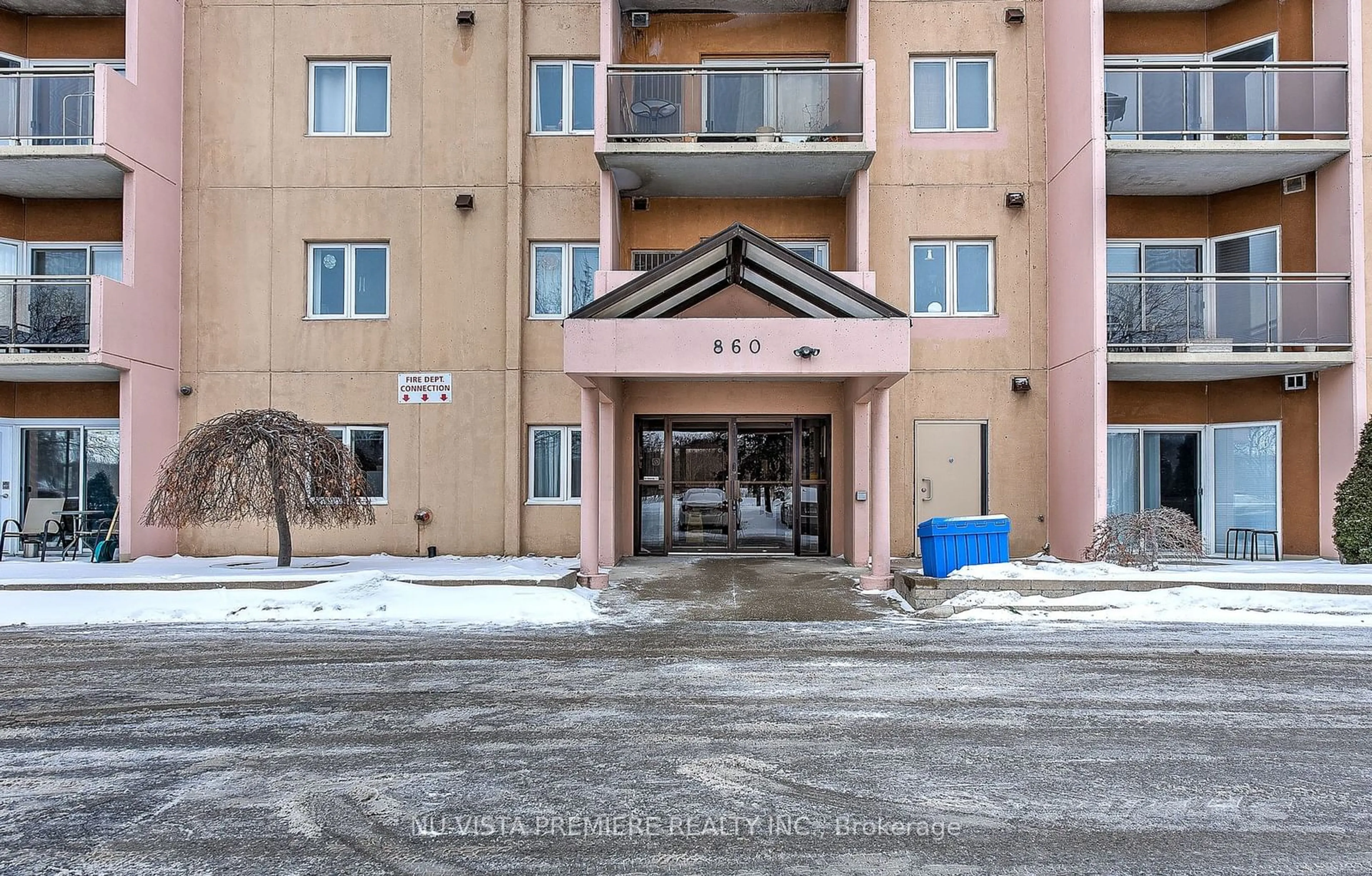 Indoor foyer for 860 Commissioners Rd #201, London Ontario N6C 5Y8