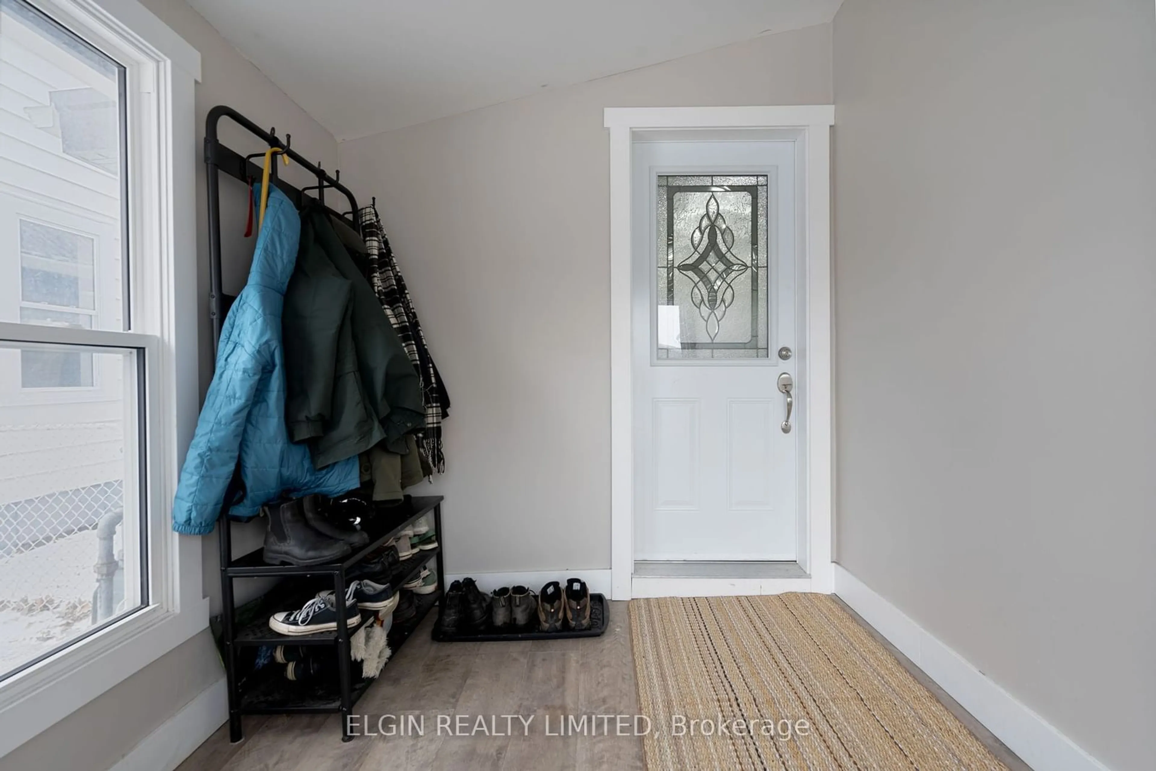 Indoor entryway for 14 Eagle St, St. Thomas Ontario N5P 1P9