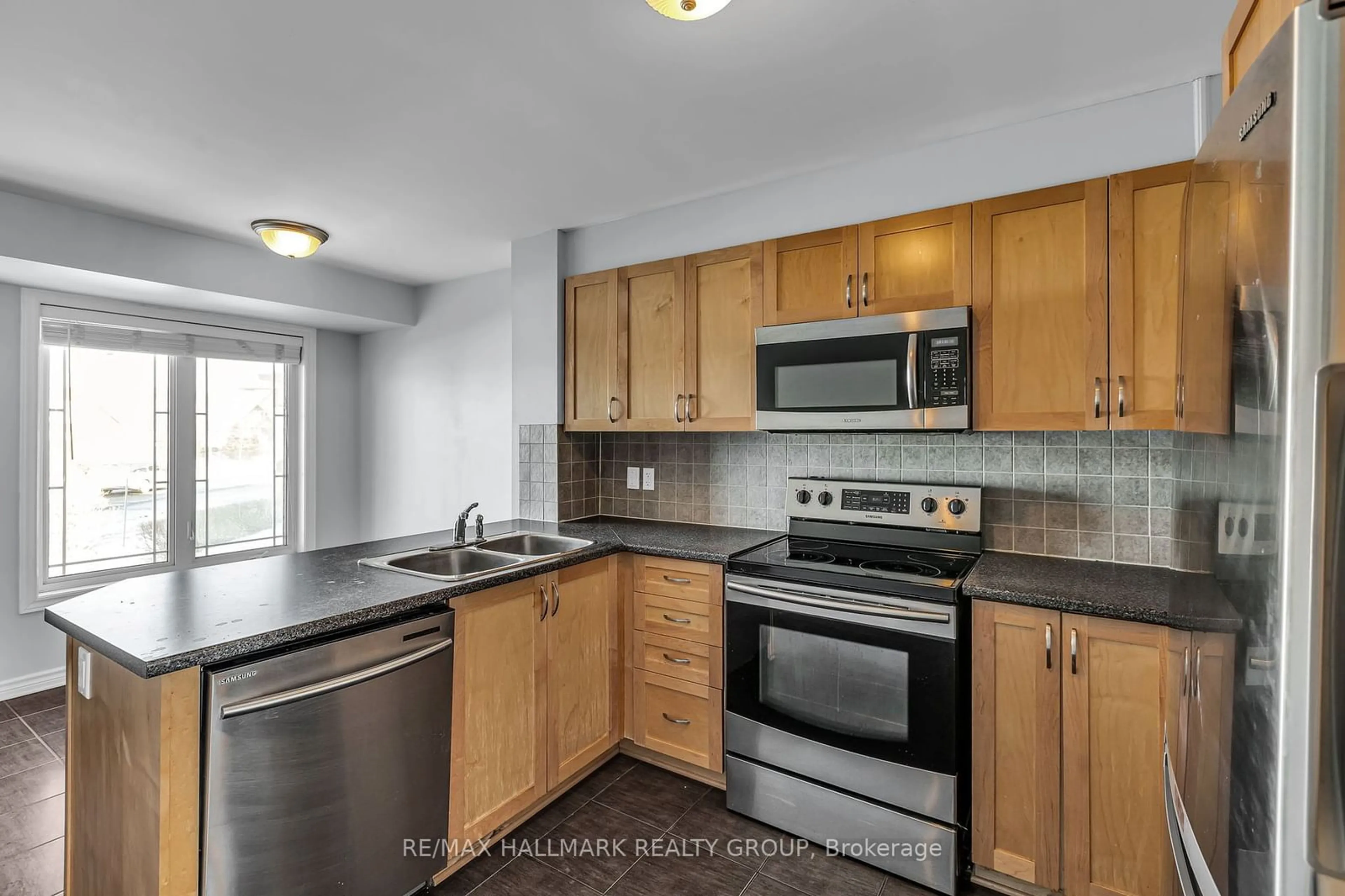 Standard kitchen, unknown for 801 Lakeridge Dr, Ottawa Ontario K4A 0N4