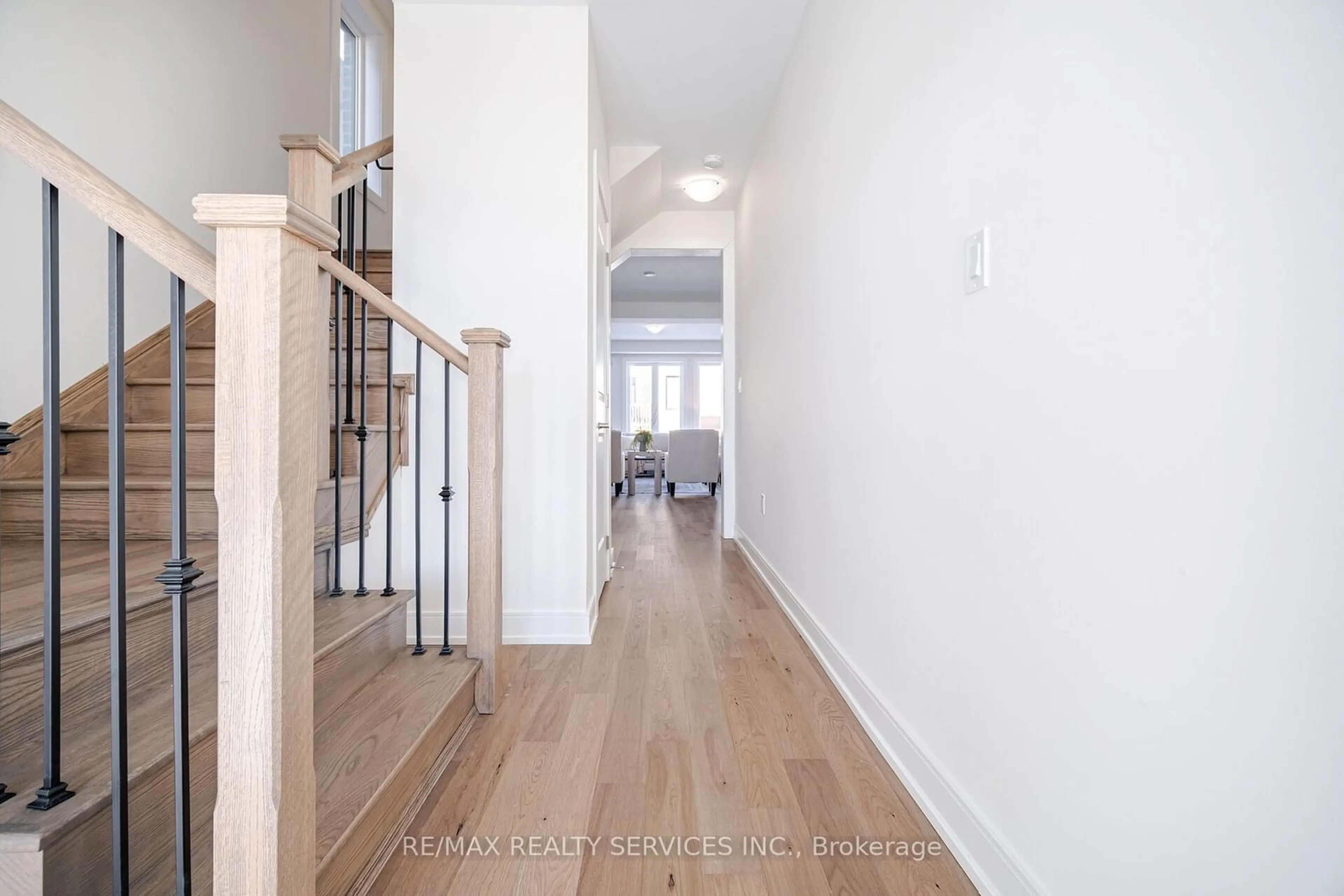 Indoor entryway for 141 Henshaw Dr, Erin Ontario N0B 1T0