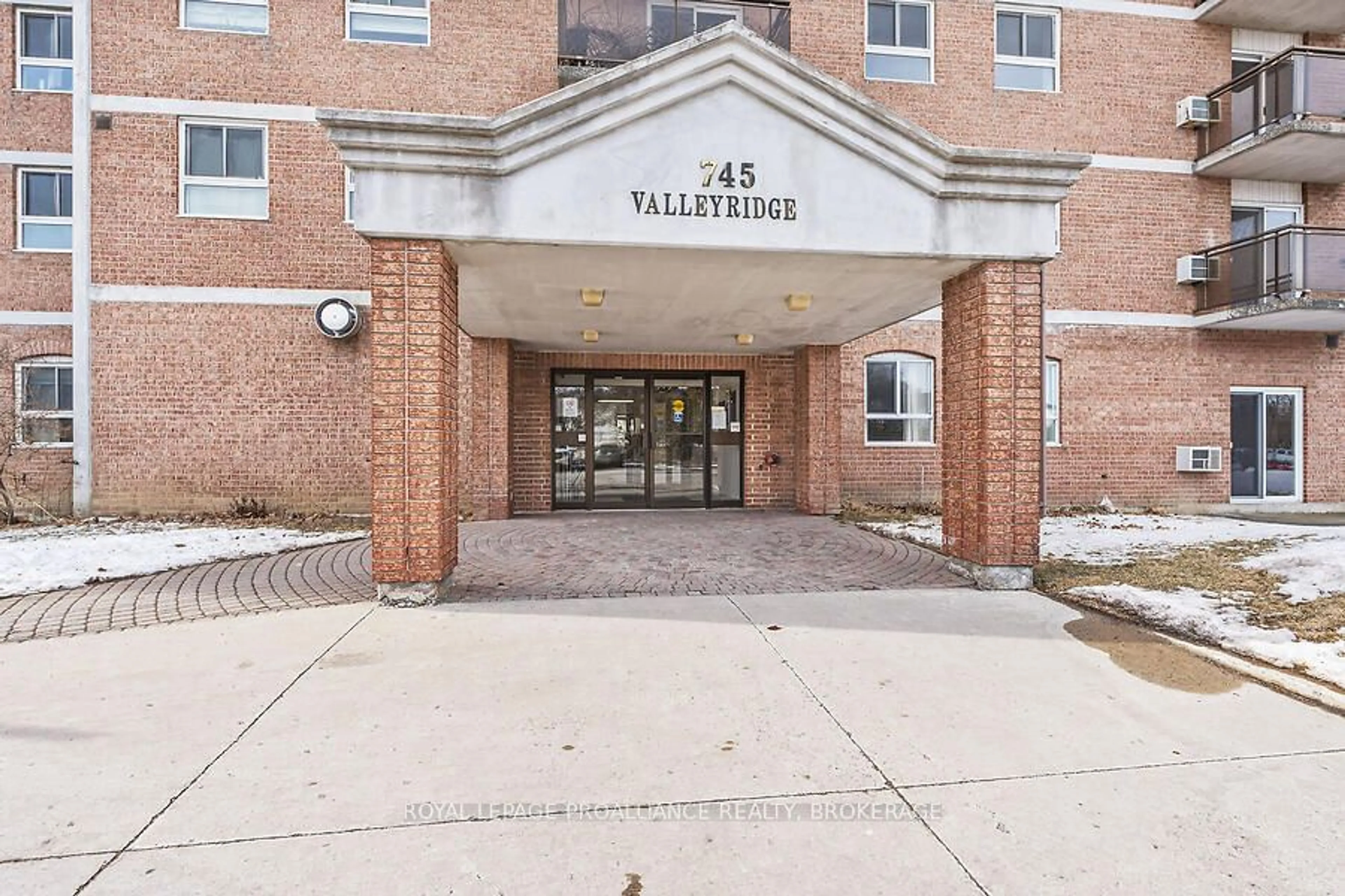 Indoor foyer for 745 Davis Dr #309, Kingston Ontario K7M 8J4