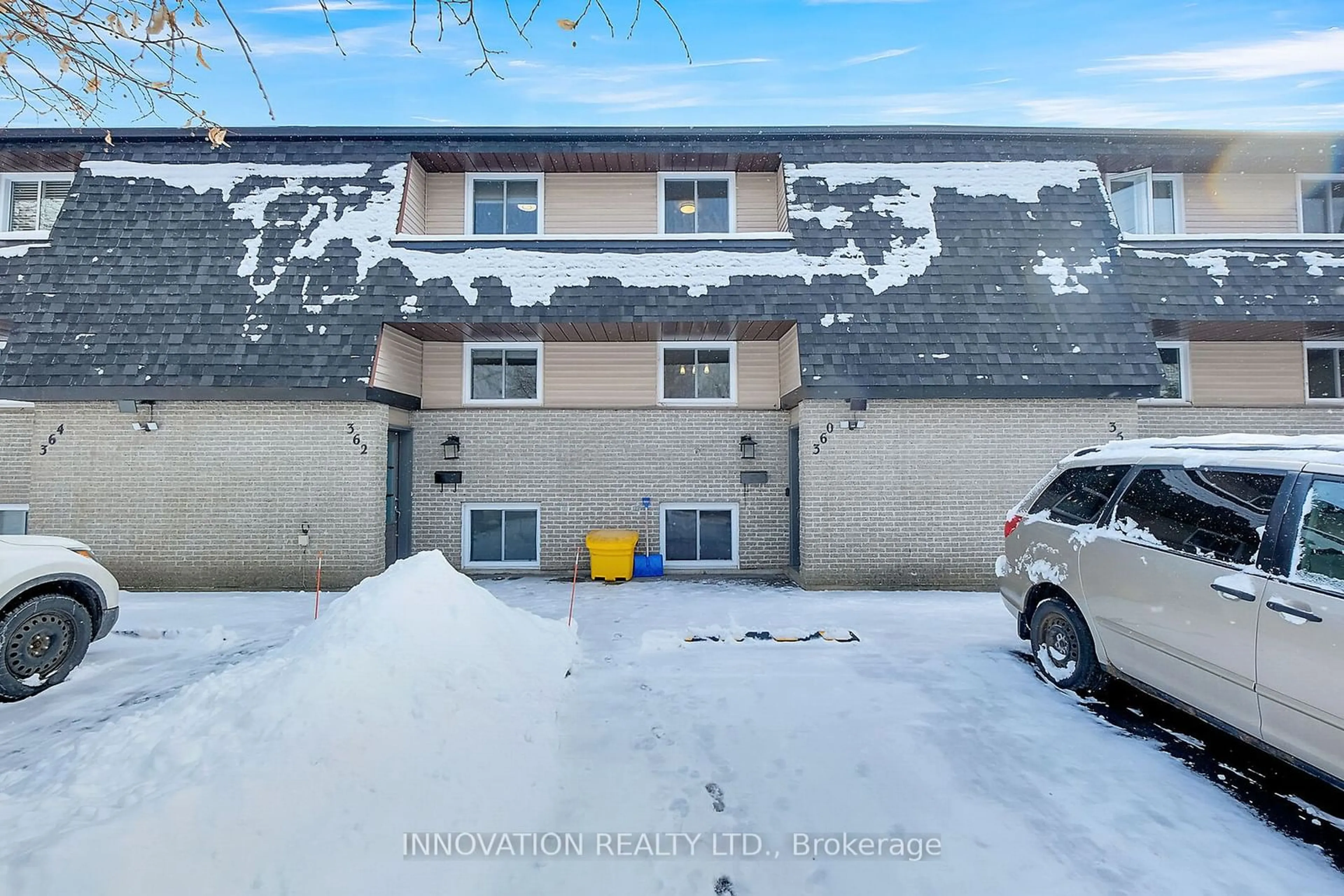 A pic from outside/outdoor area/front of a property/back of a property/a pic from drone, street for 360 Montfort St, Vanier and Kingsview Park Ontario K1L 5N2