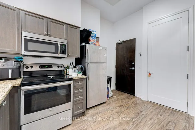 Additional property image - 112 King St Unit 203