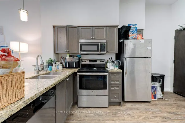 Additional property image - 112 King St Unit 203