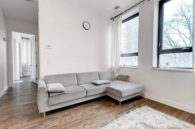 Additional property image - 112 King St Unit 203