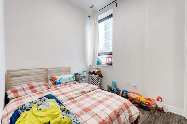Additional property image - 112 King St Unit 203