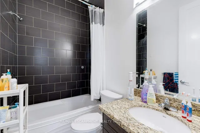 Additional property image - 112 King St Unit 203