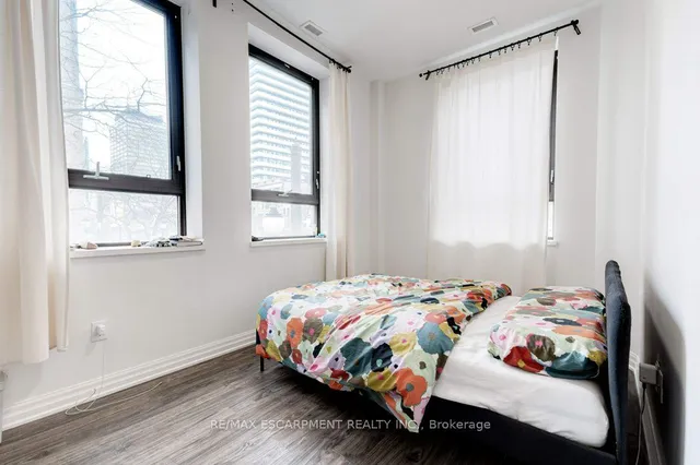 Additional property image - 112 King St Unit 203