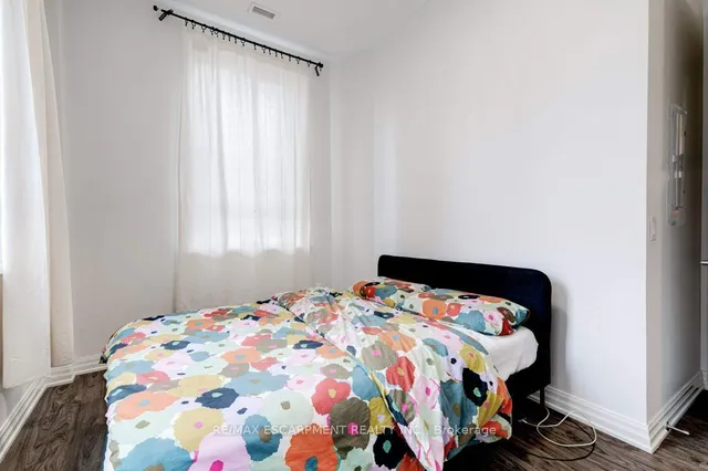 Additional property image - 112 King St Unit 203