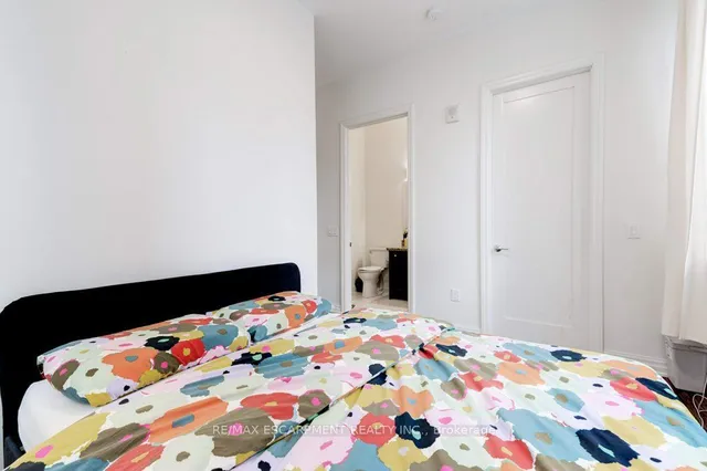 Additional property image - 112 King St Unit 203