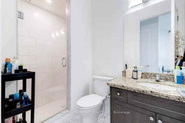 Additional property image - 112 King St Unit 203