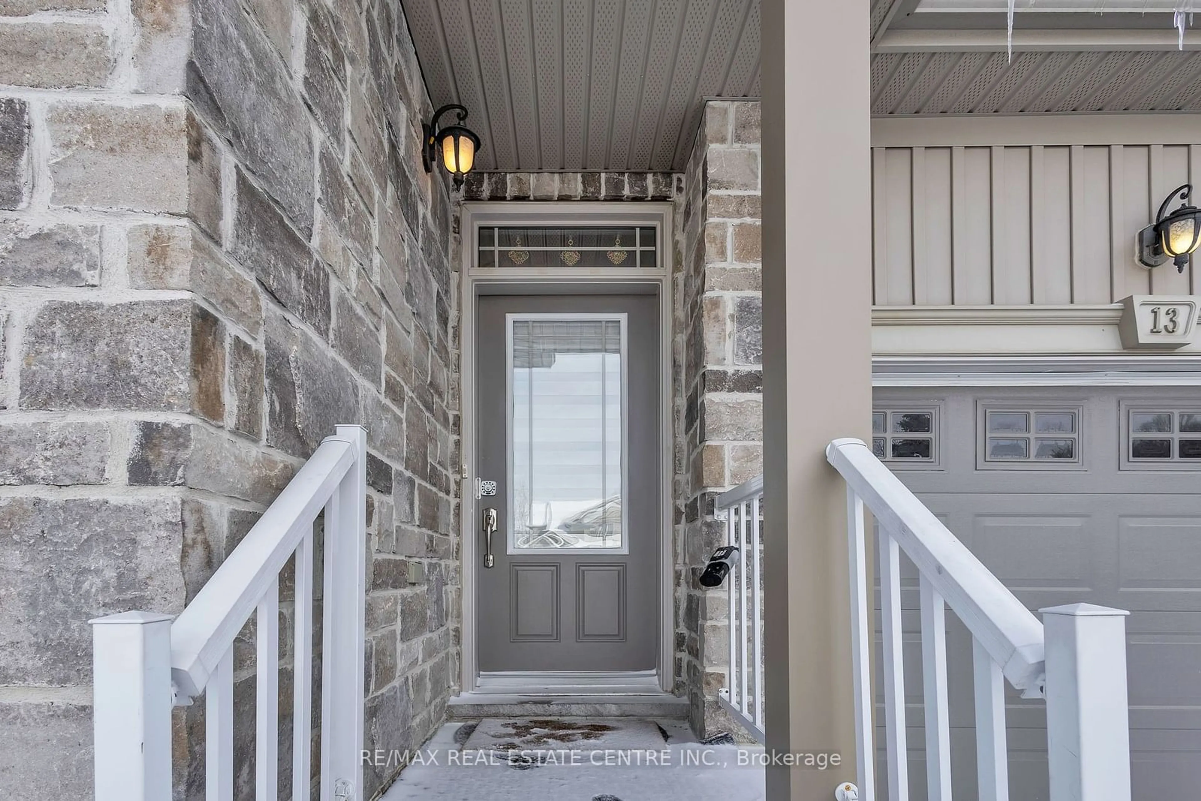 Indoor entryway for 795 Laurelwood Dr #C13, Waterloo Ontario N2V 0A3