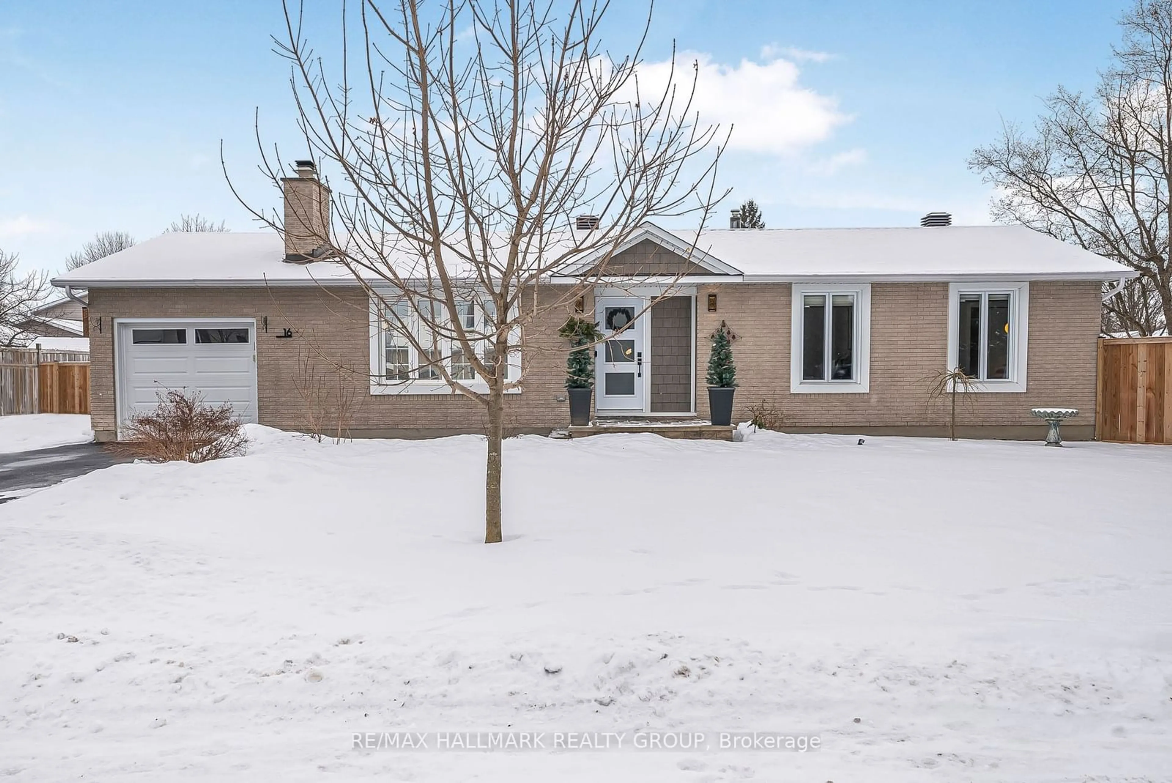 A pic from outside/outdoor area/front of a property/back of a property/a pic from drone, street for 16 Barrhaven Cres, Barrhaven Ontario K2J 1E8