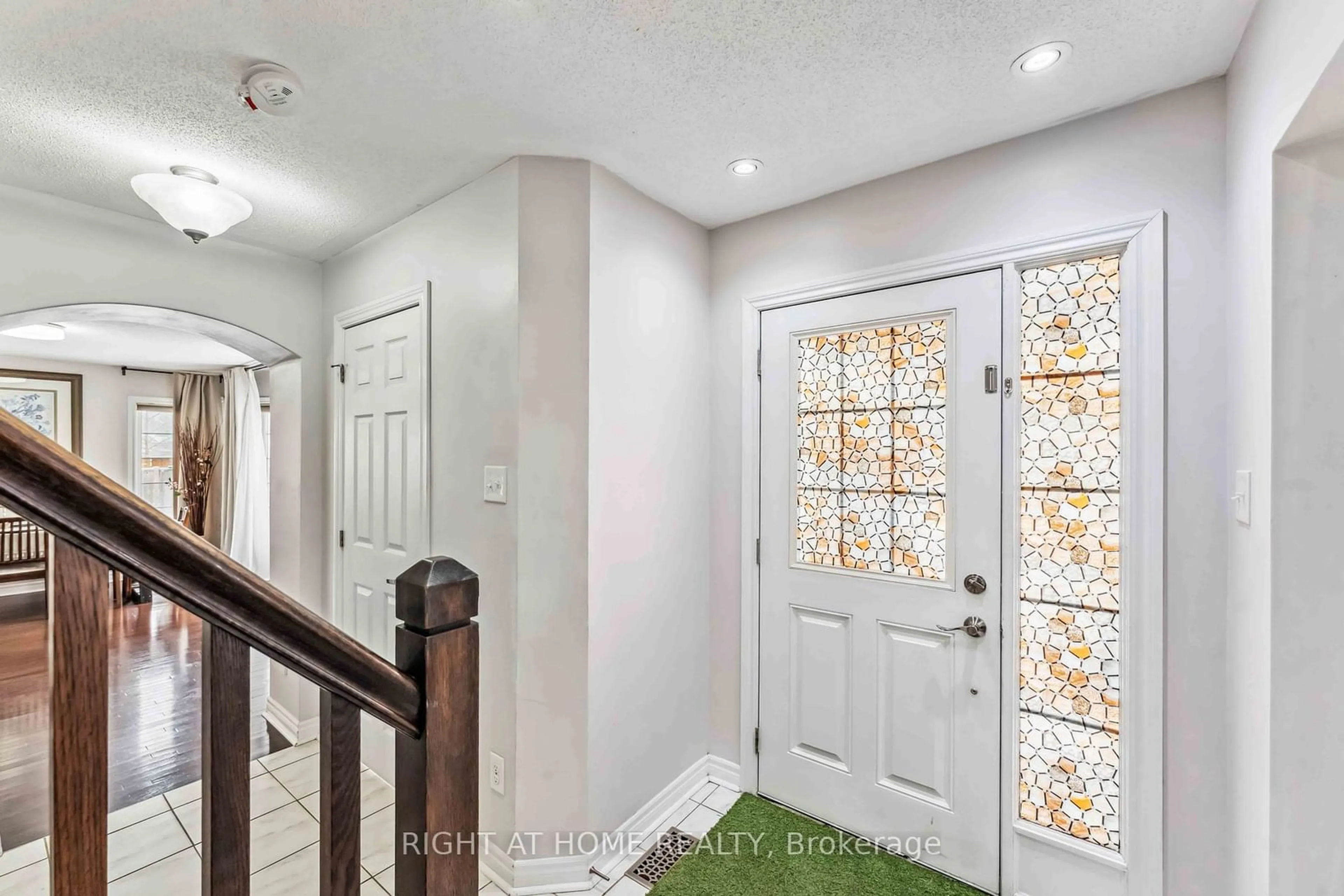 Indoor entryway for 1061 Pampero Cres, Stittsville - Munster - Richmond Ontario K2S 0N5