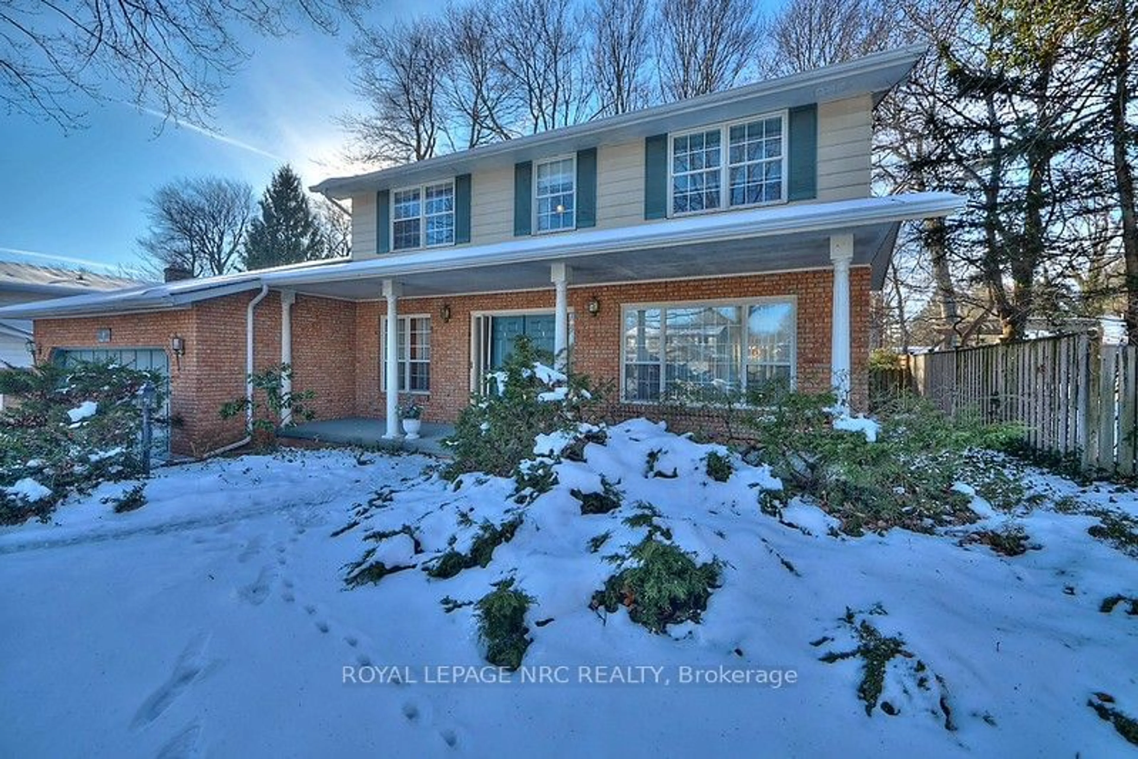 Home with brick exterior material, unknown for 8 Longspur Circ, Pelham Ontario L0S 1E2