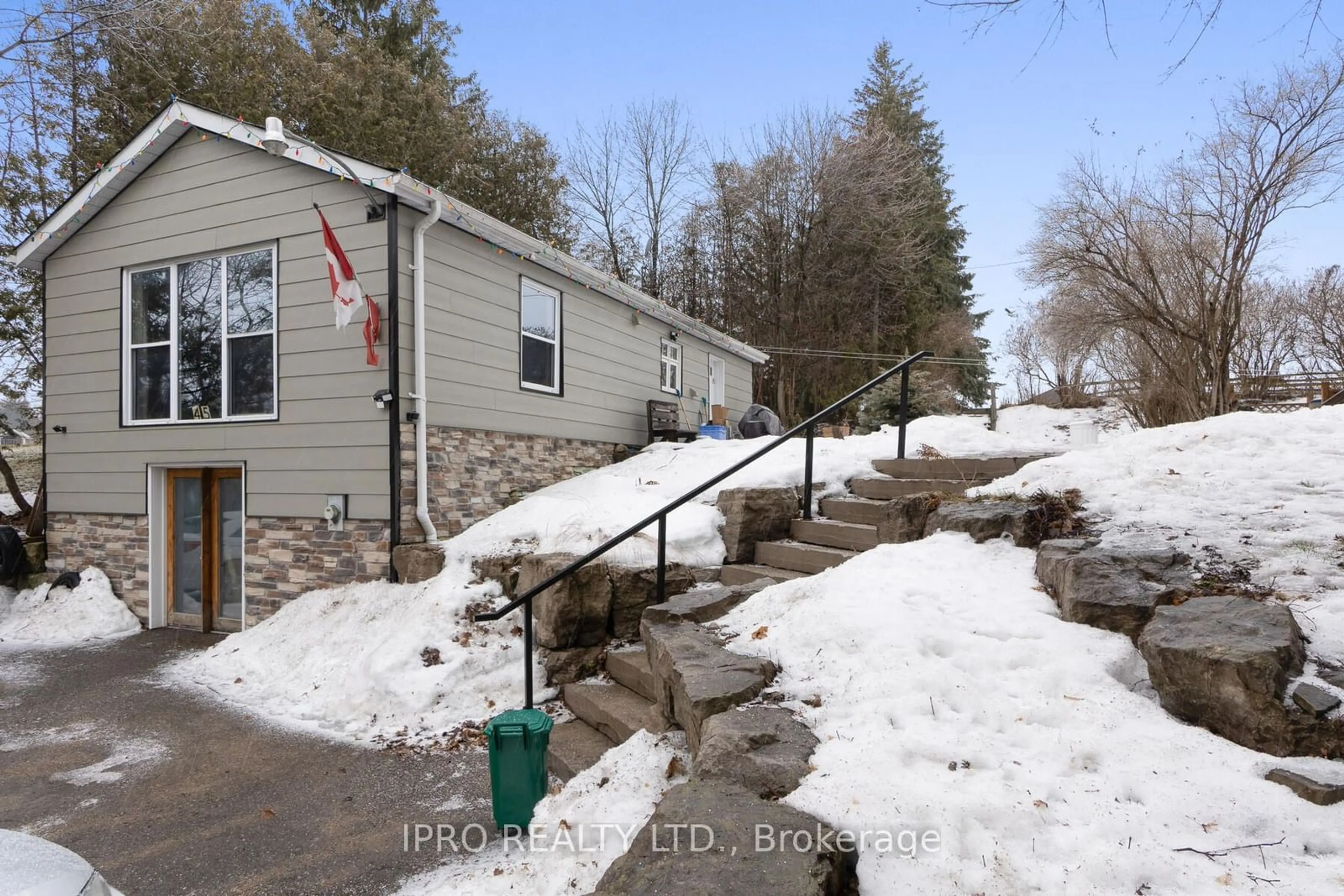 Patio, street for 45 Wellington 124 Rd, Erin Ontario N0B 1T0