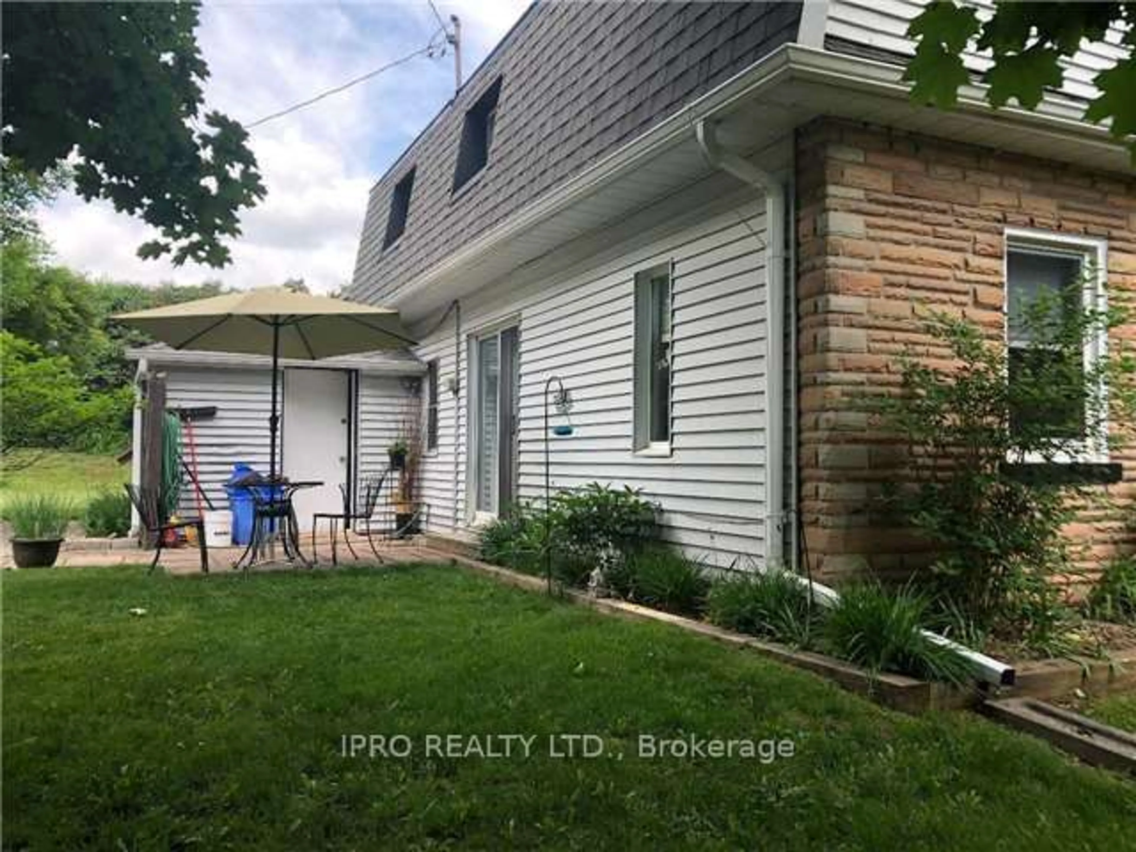 Patio, street for 45 Wellington 124 Rd, Erin Ontario N0B 1T0