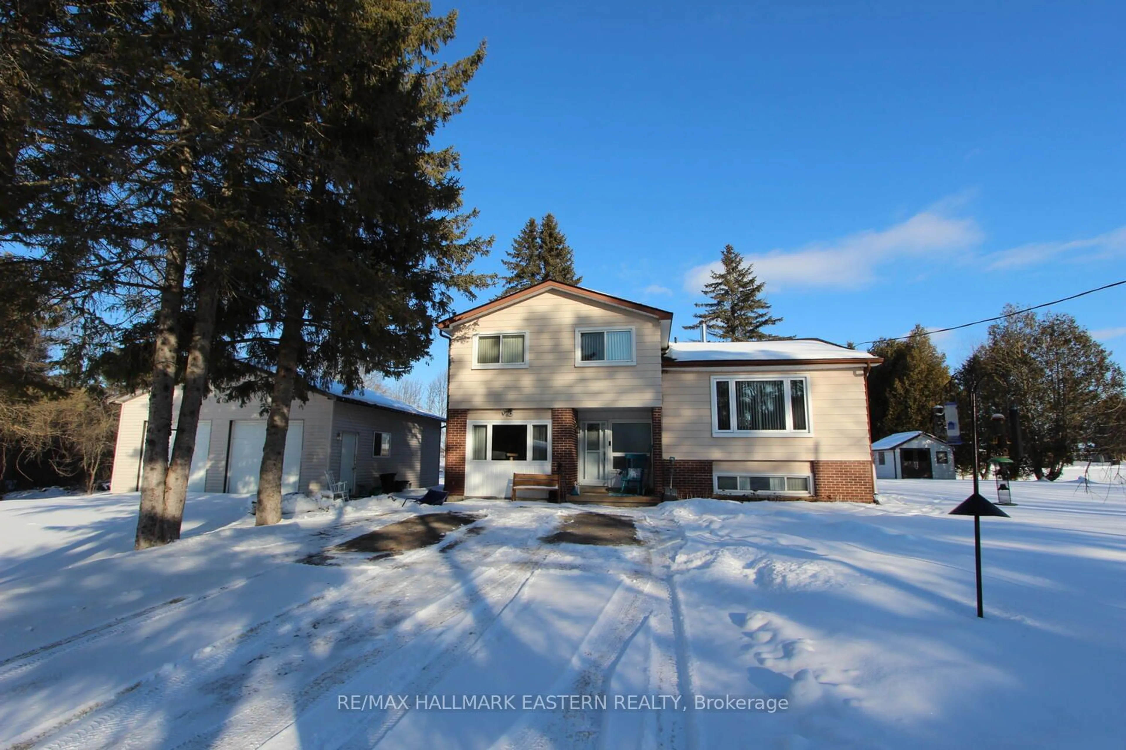 A pic from outside/outdoor area/front of a property/back of a property/a pic from drone, street for 1387 Vista Cres, Cavan Monaghan Ontario K0L 1V0