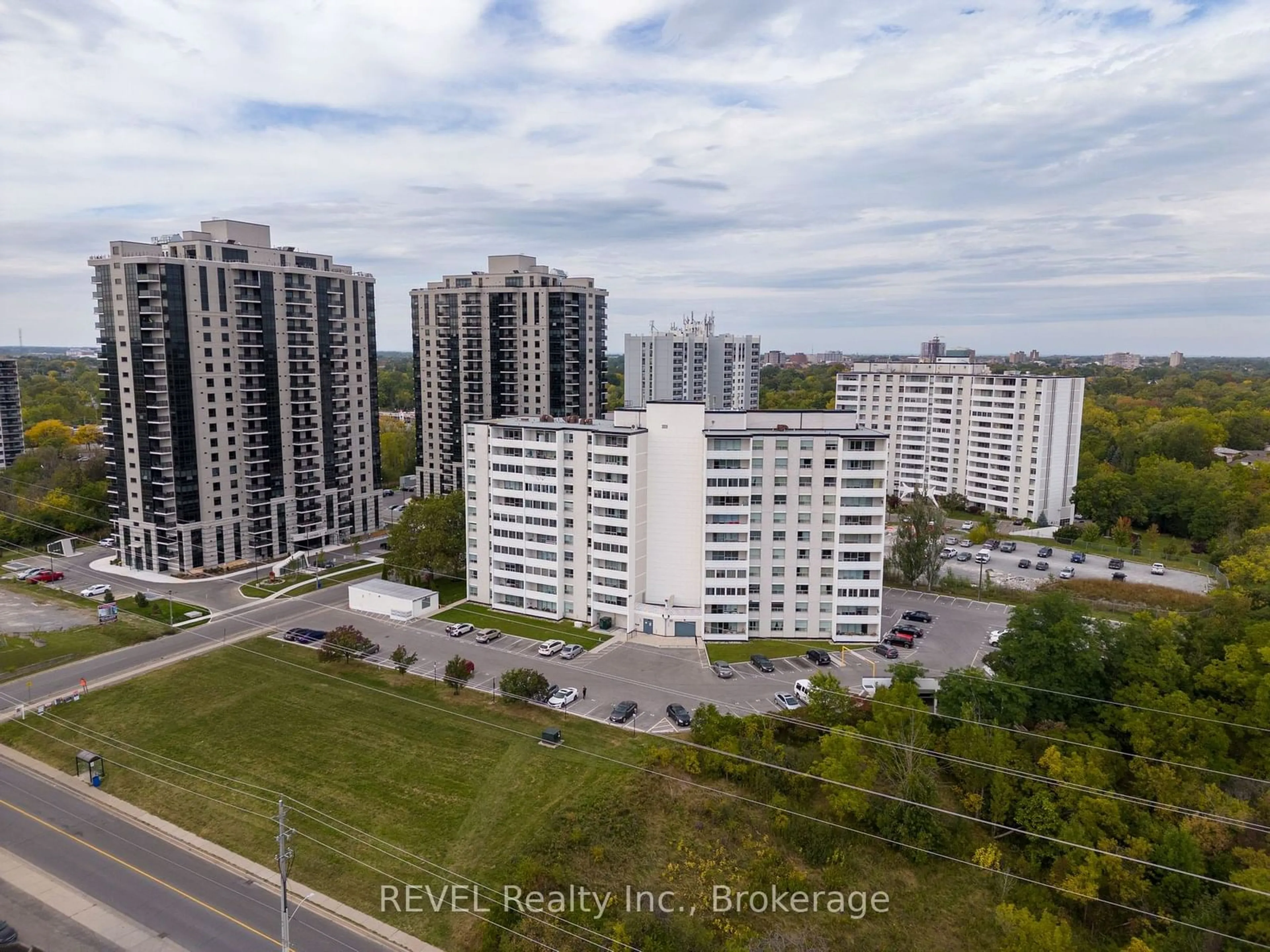 A pic from outside/outdoor area/front of a property/back of a property/a pic from drone, city buildings view from balcony for 35 Towering Heights Blvd #903, St. Catharines Ontario L2T 3G8