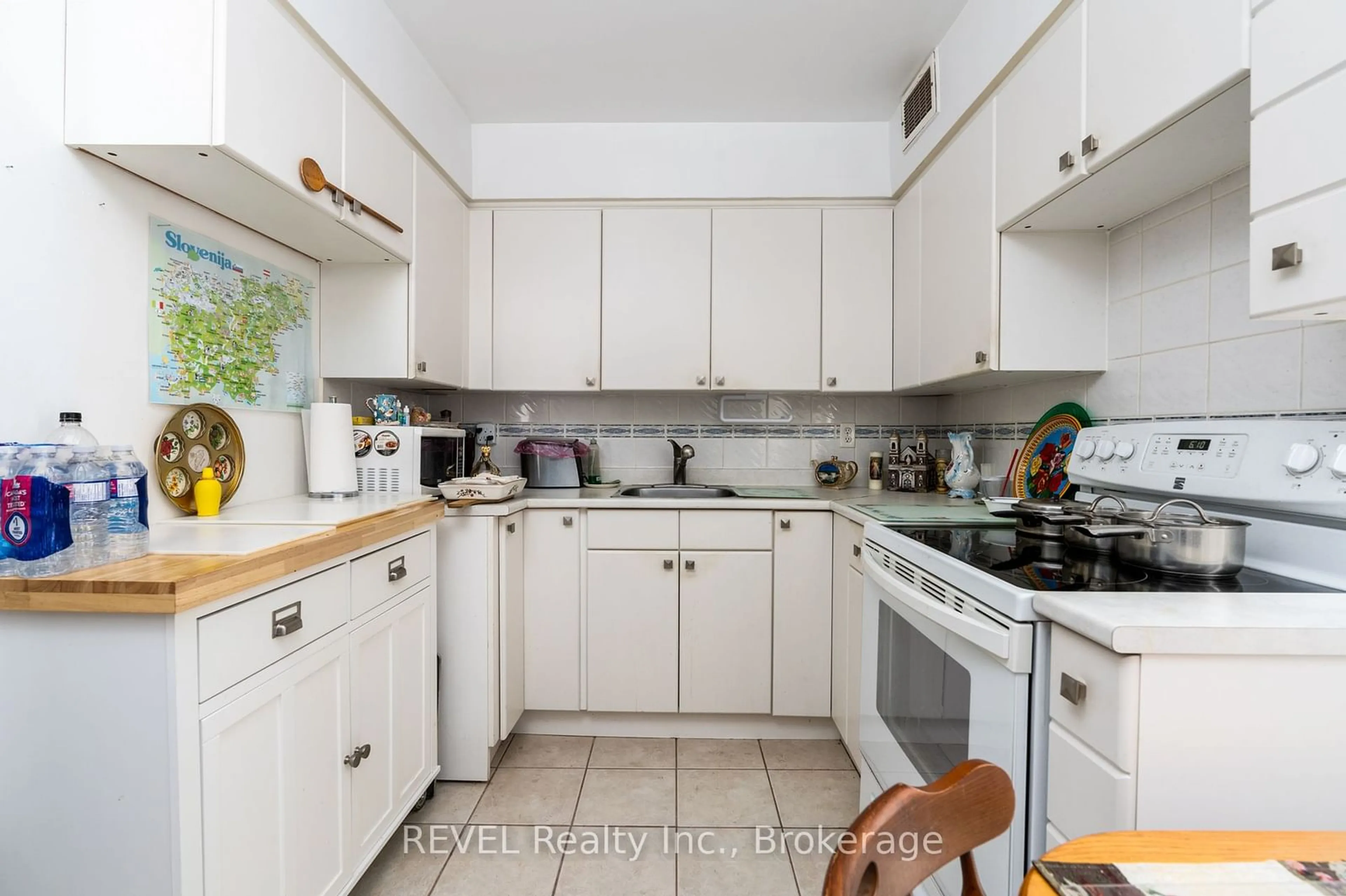 Standard kitchen, unknown for 35 Towering Heights Blvd #903, St. Catharines Ontario L2T 3G8