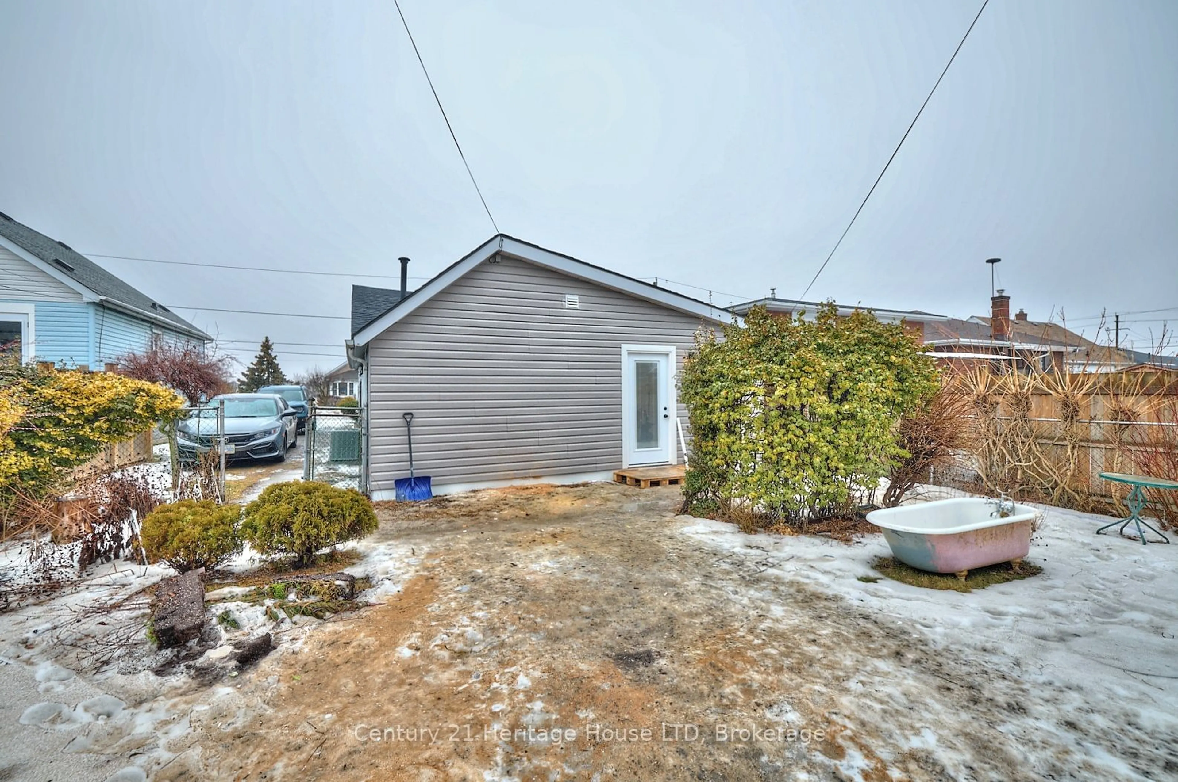 A pic from outside/outdoor area/front of a property/back of a property/a pic from drone, street for 108 Borden Ave, Port Colborne Ontario L3K 3Z7