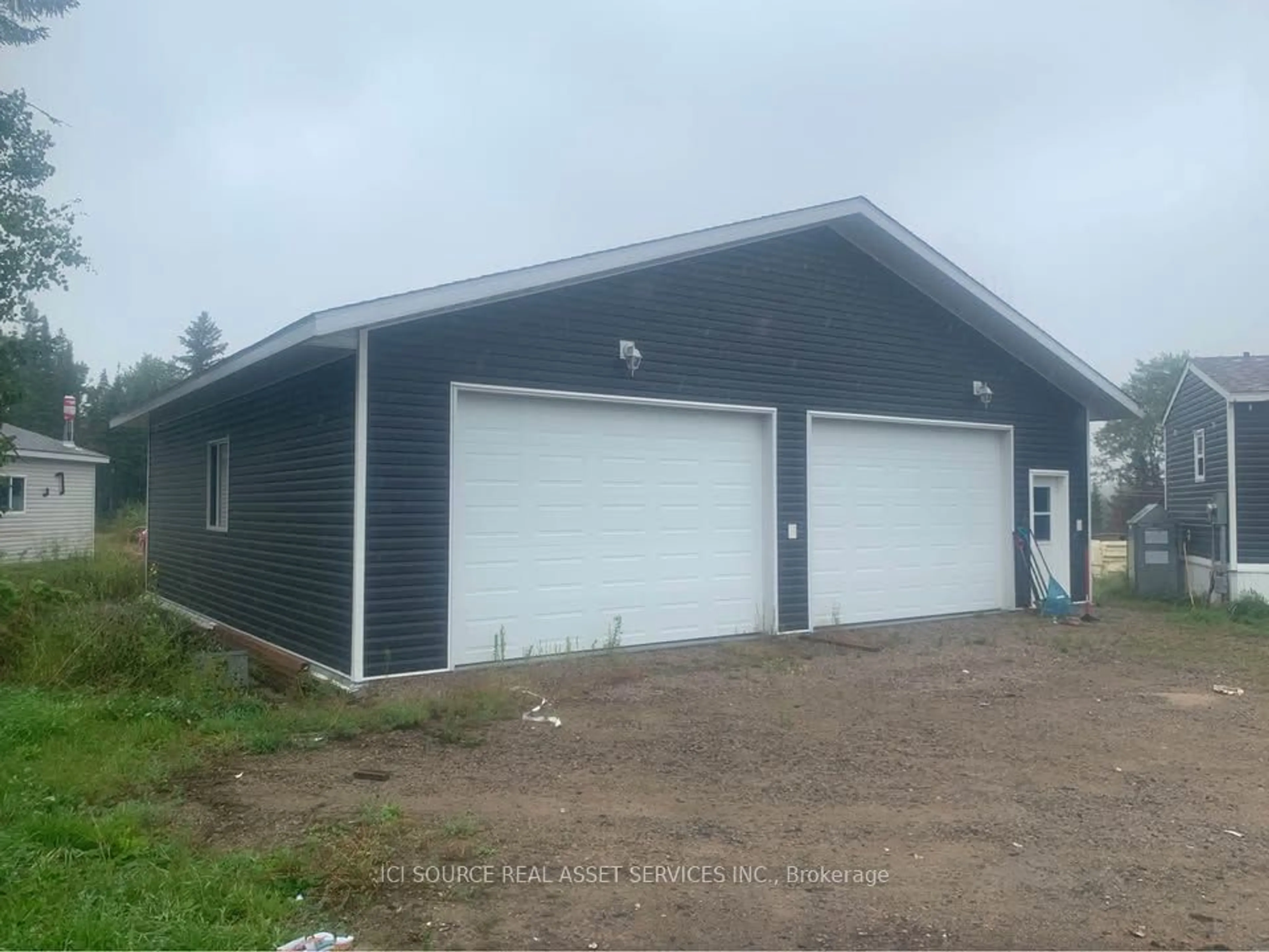 Indoor garage for 63 Autumnwood Dr, Sioux Lookout Ontario P8T 0A2