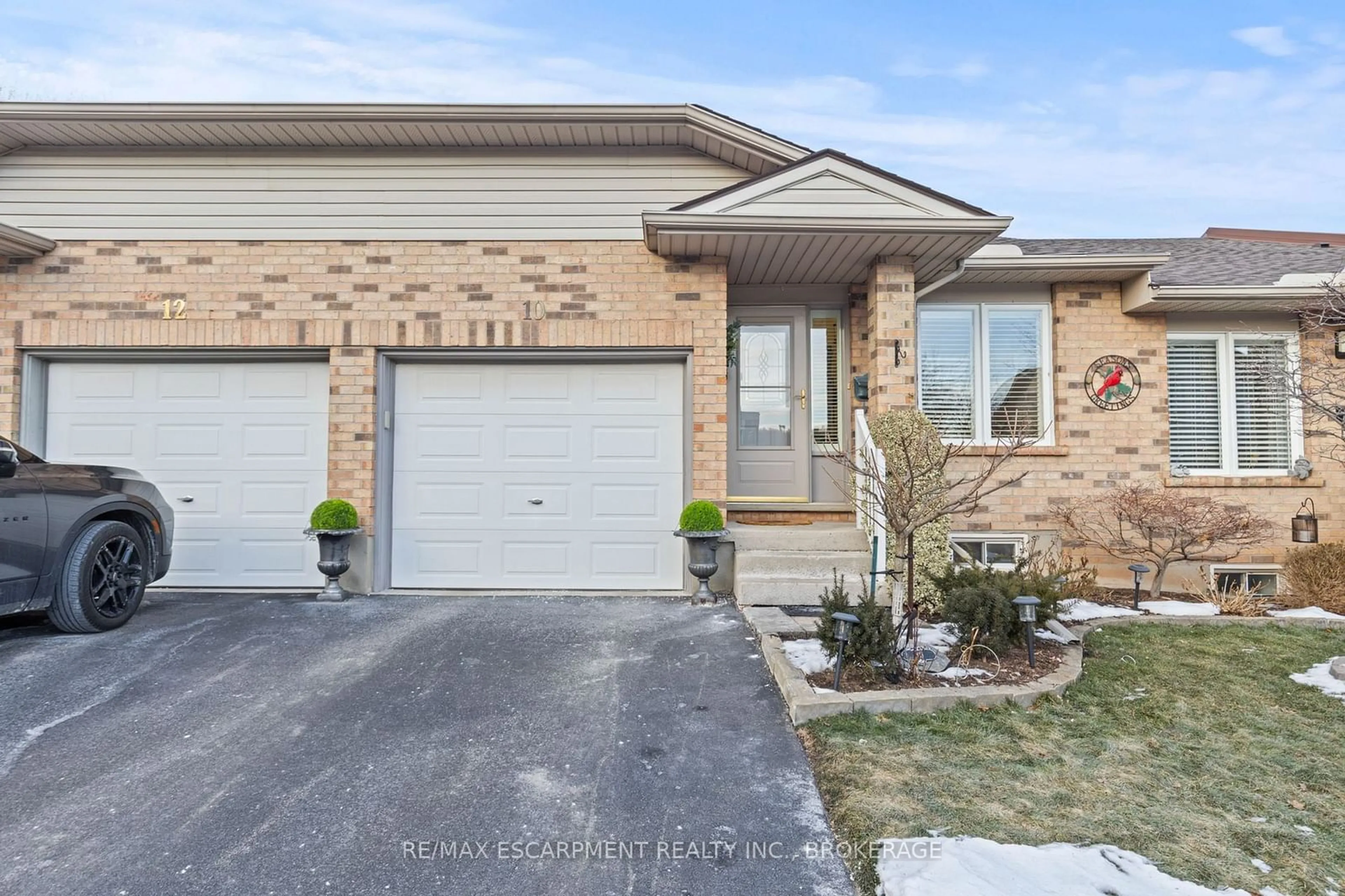 Home with brick exterior material, street for 19 Bartlett Ave #10, Grimsby Ontario L3M 5G6