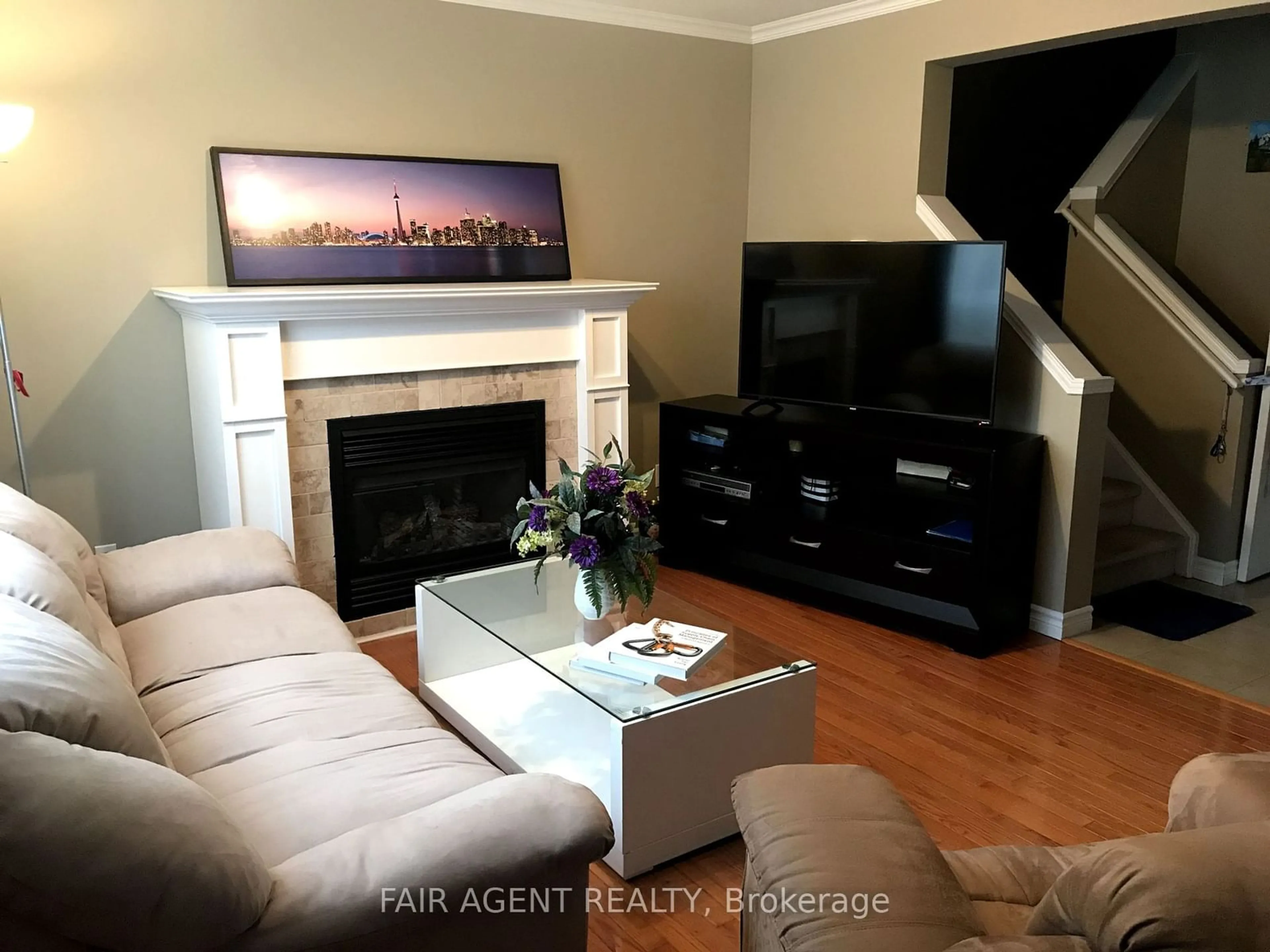 Living room with furniture, unknown for 634 RIDGEVIEW Dr, London Ontario N5Y 5T8