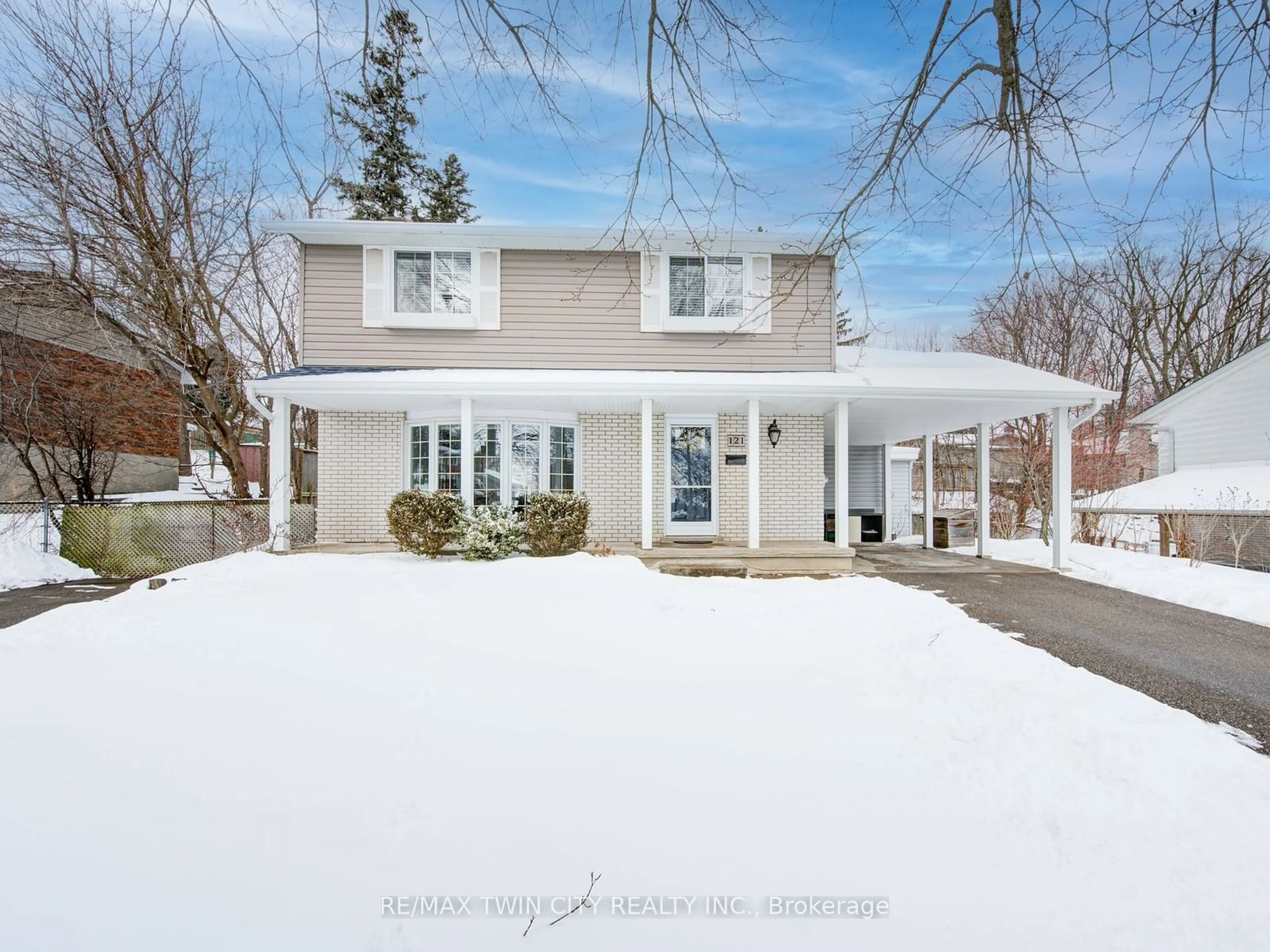 Home with vinyl exterior material, street for 121 Churchill Dr, Cambridge Ontario N1S 1S3