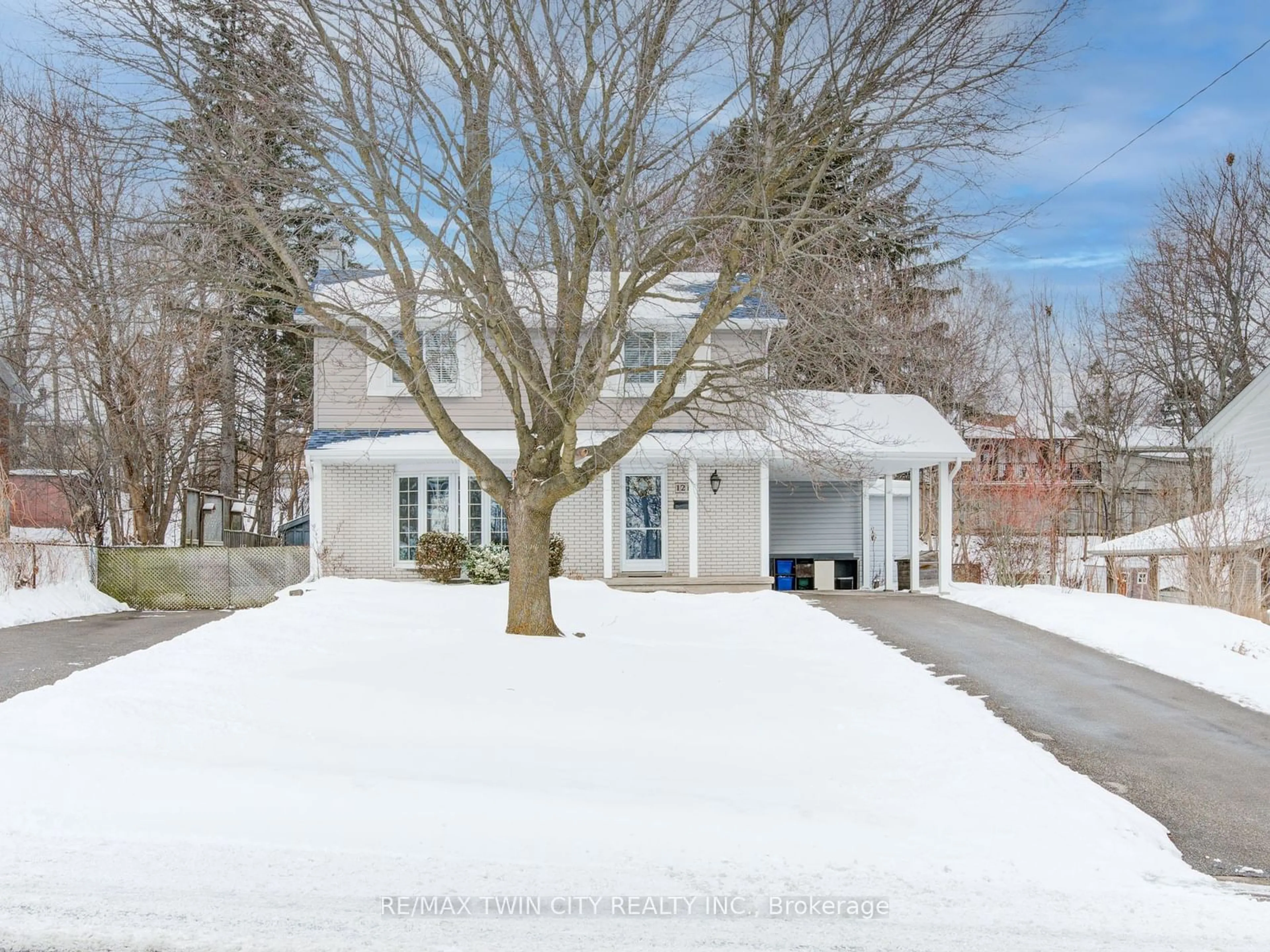 A pic from outside/outdoor area/front of a property/back of a property/a pic from drone, street for 121 Churchill Dr, Cambridge Ontario N1S 1S3