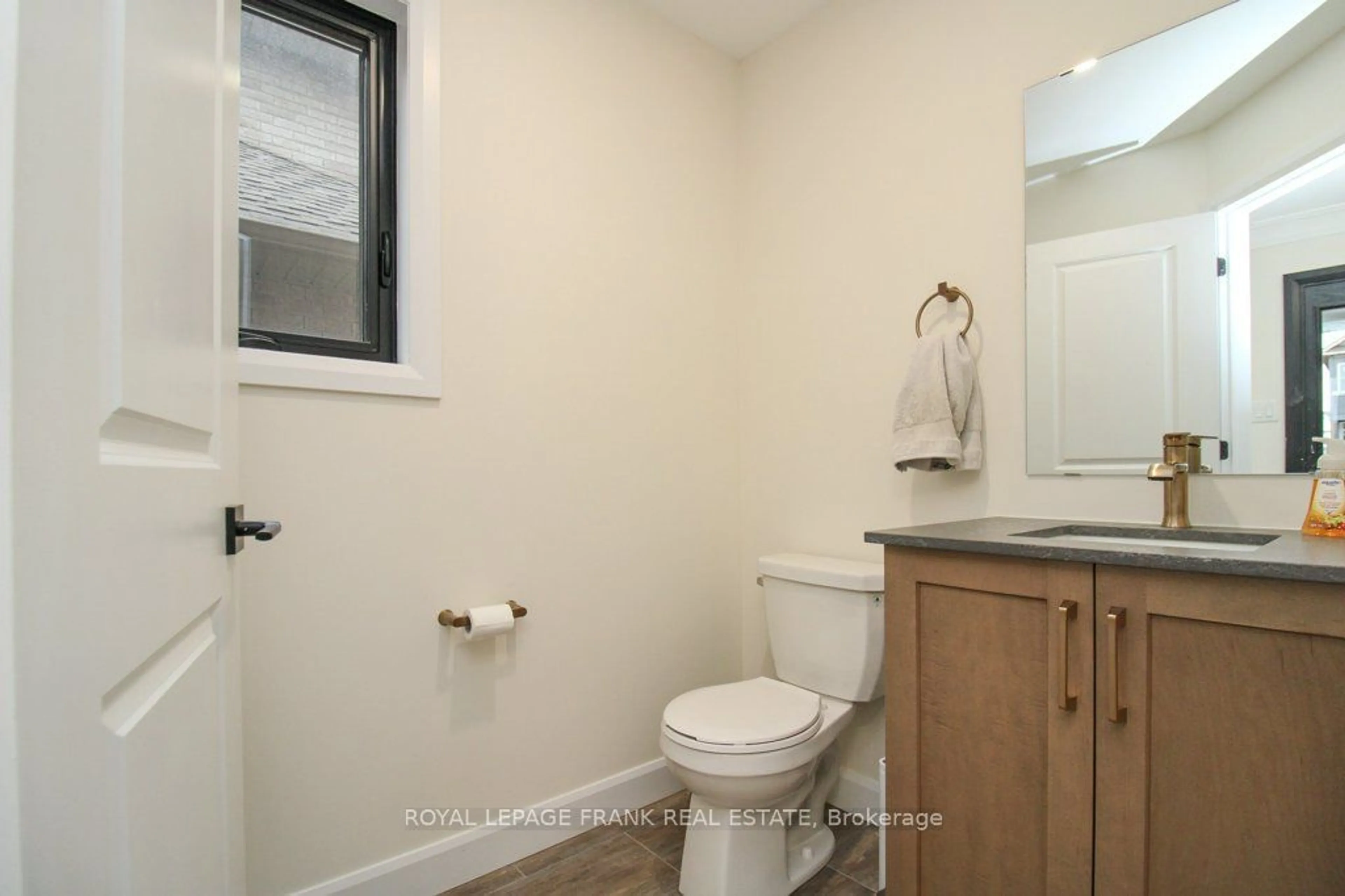 Standard bathroom, unknown for 316 Mullighan Gdns, Peterborough Ontario K9K 0H2