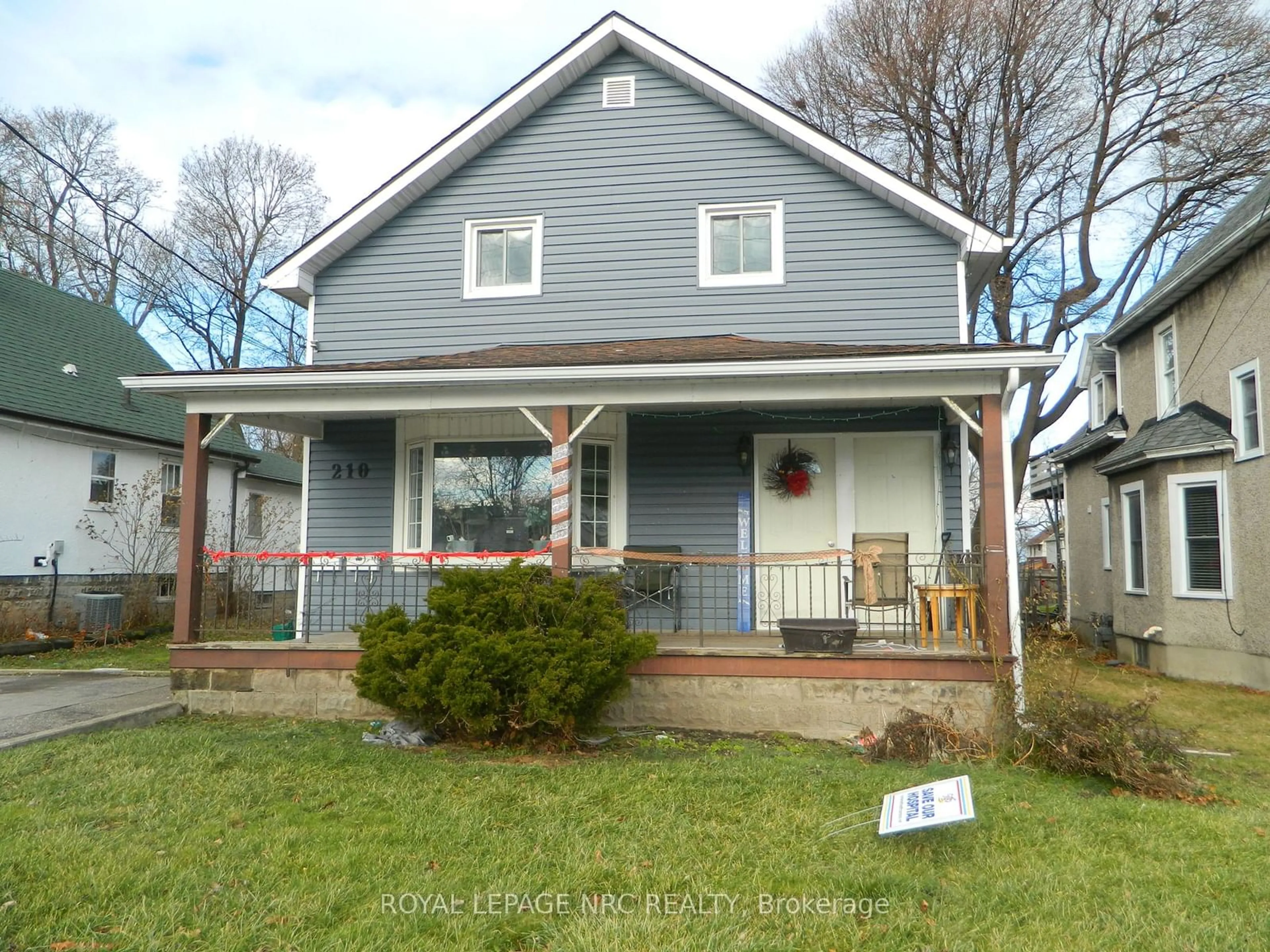 A pic from outside/outdoor area/front of a property/back of a property/a pic from drone, street for 210 Phipps St, Fort Erie Ontario L2A 2V5