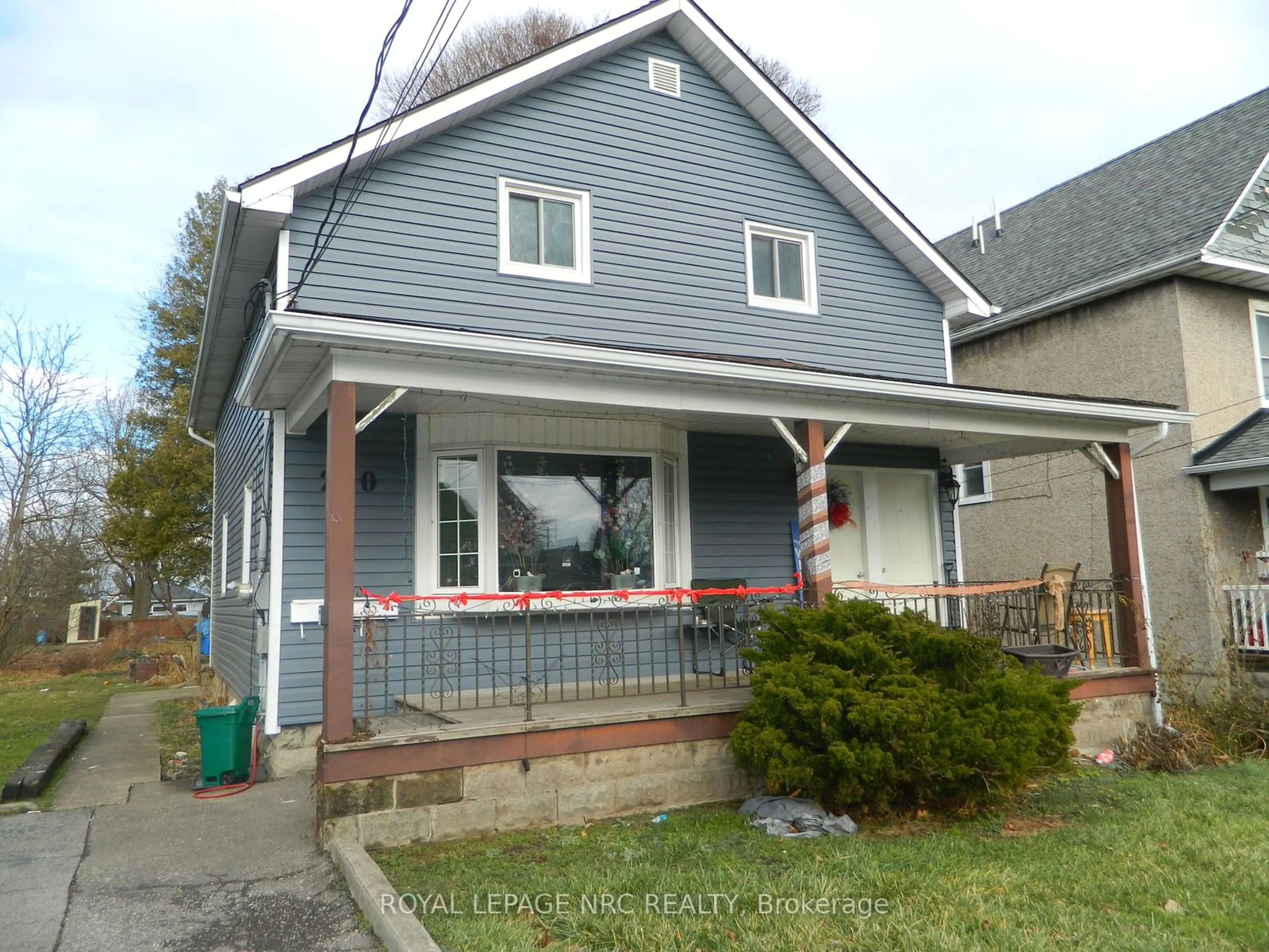 Home with vinyl exterior material, street for 210 Phipps St, Fort Erie Ontario L2A 2V5