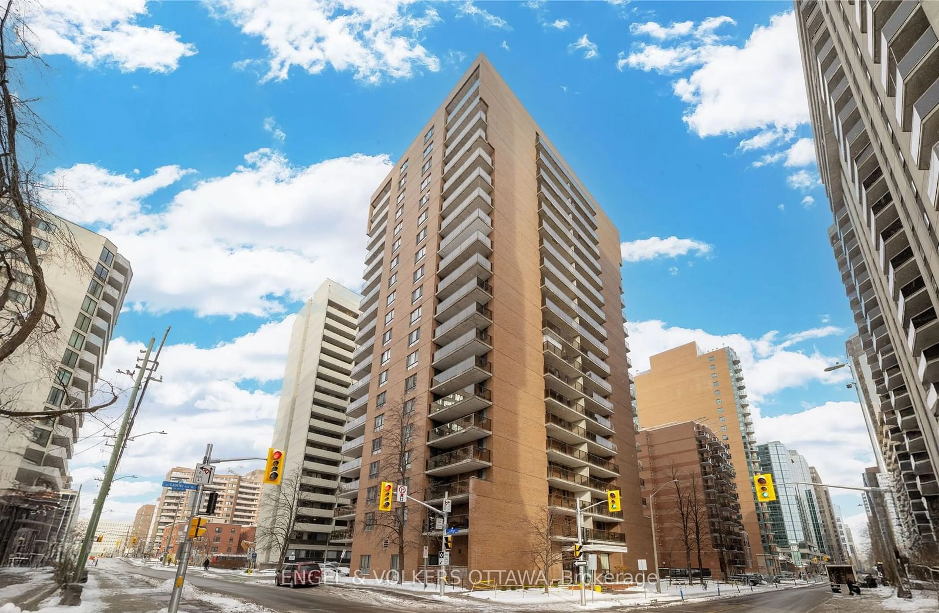 Patio, building for 475 LAURIER Ave #702, Ottawa Centre Ontario K1R 7X1