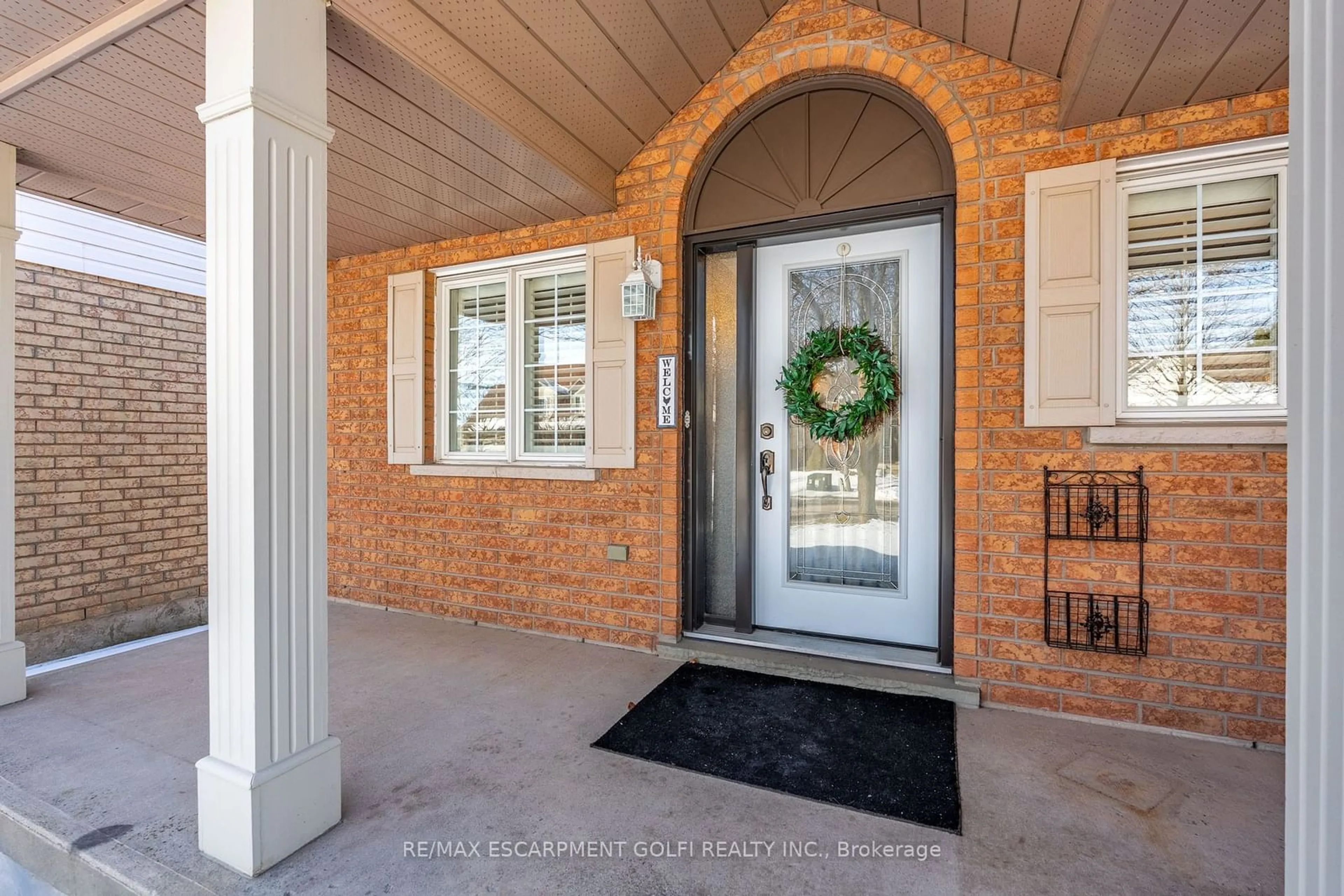 Indoor entryway for 13 Silvercrest Crt, Thorold Ontario L2V 5B4