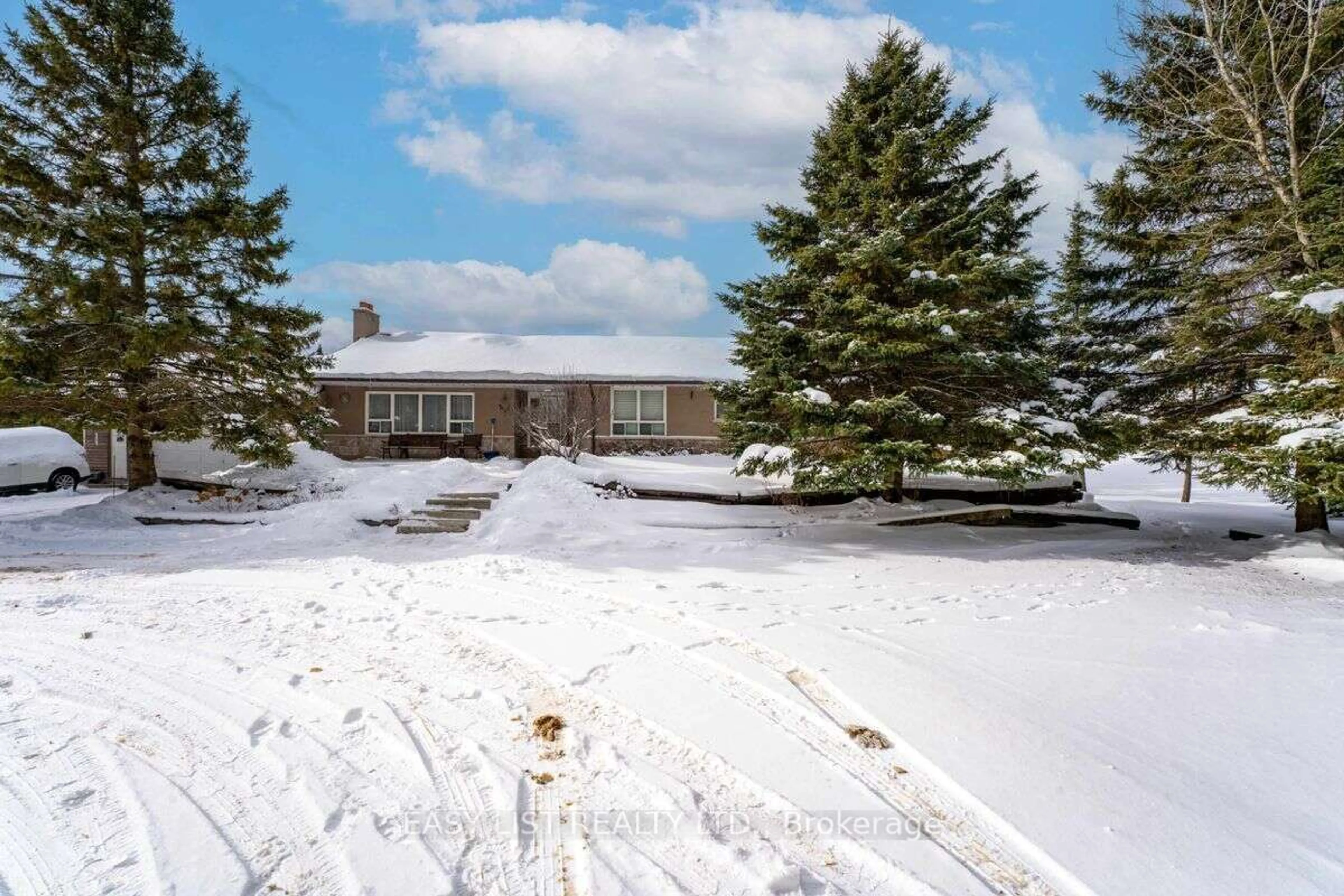 A pic from outside/outdoor area/front of a property/back of a property/a pic from drone, unknown for 555136 Mono-Amaranth Townline, Amaranth Ontario L9W 0T3