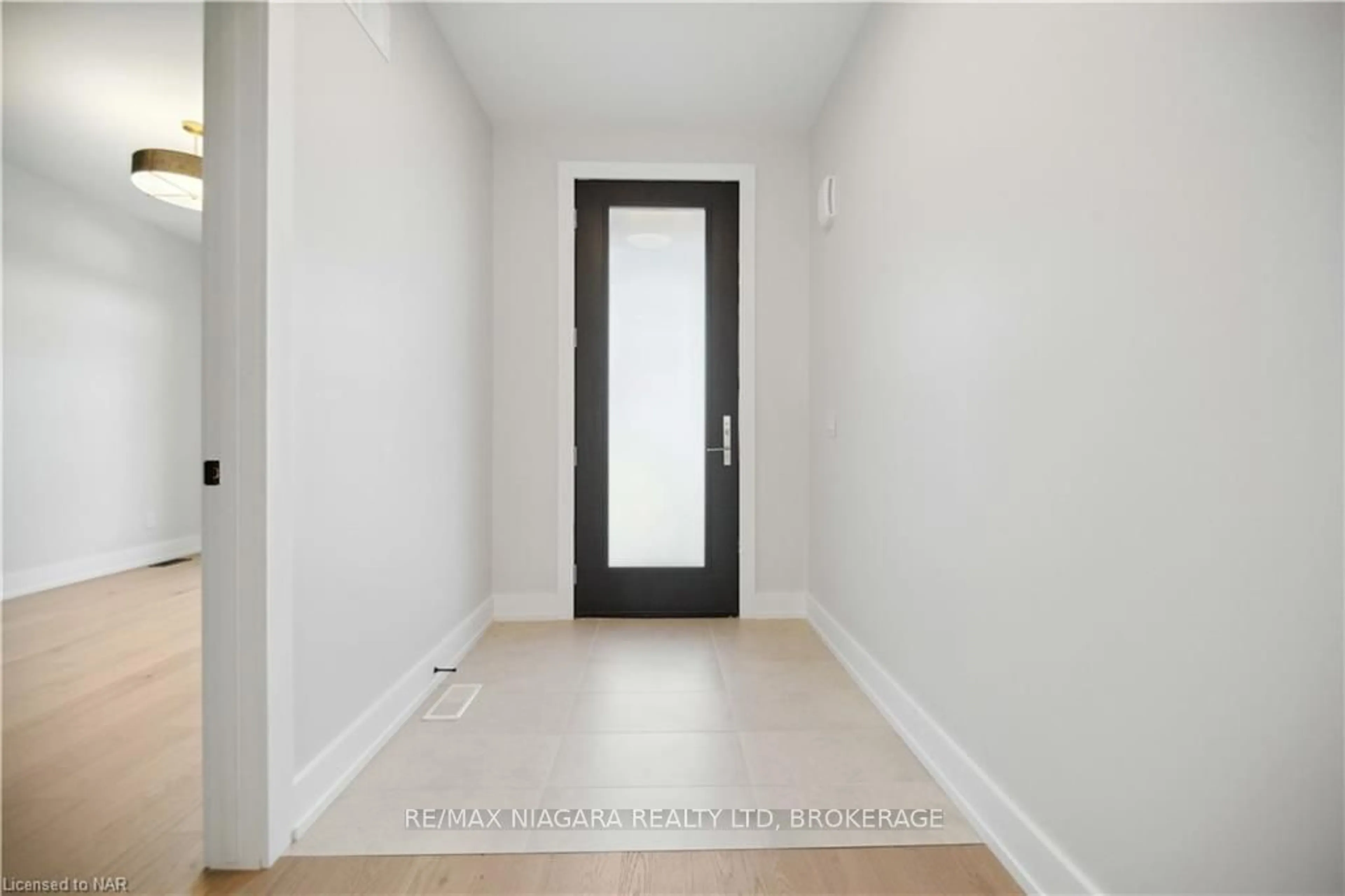 Indoor entryway for 300 RICHMOND St #2, Thorold Ontario L2V 5B9