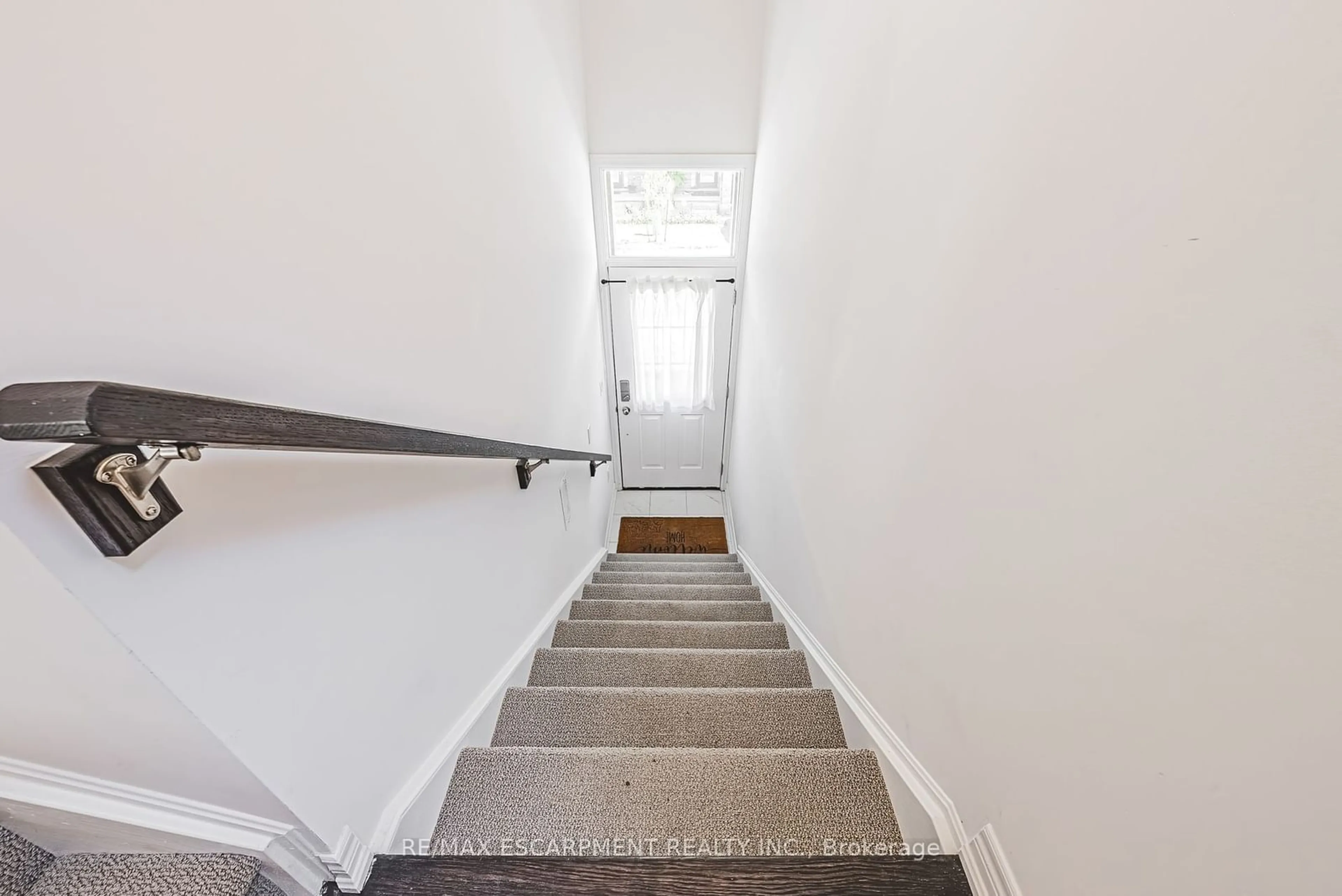 Stairs for 120 Court Dr #18, Brant Ontario N3L 0N2