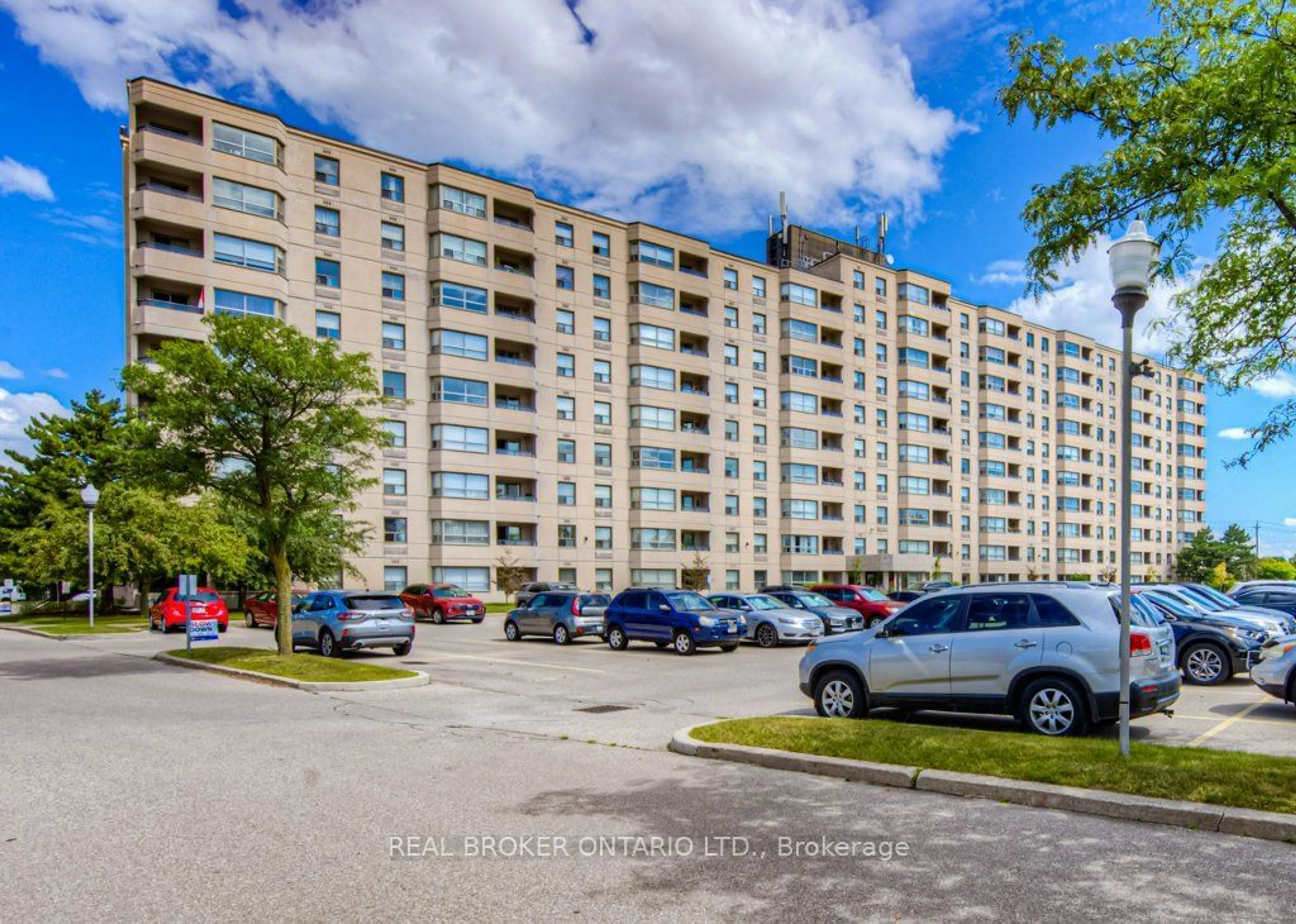 A pic from outside/outdoor area/front of a property/back of a property/a pic from drone, street for 200 Jamieson Pkwy #604, Cambridge Ontario N3C 4B5