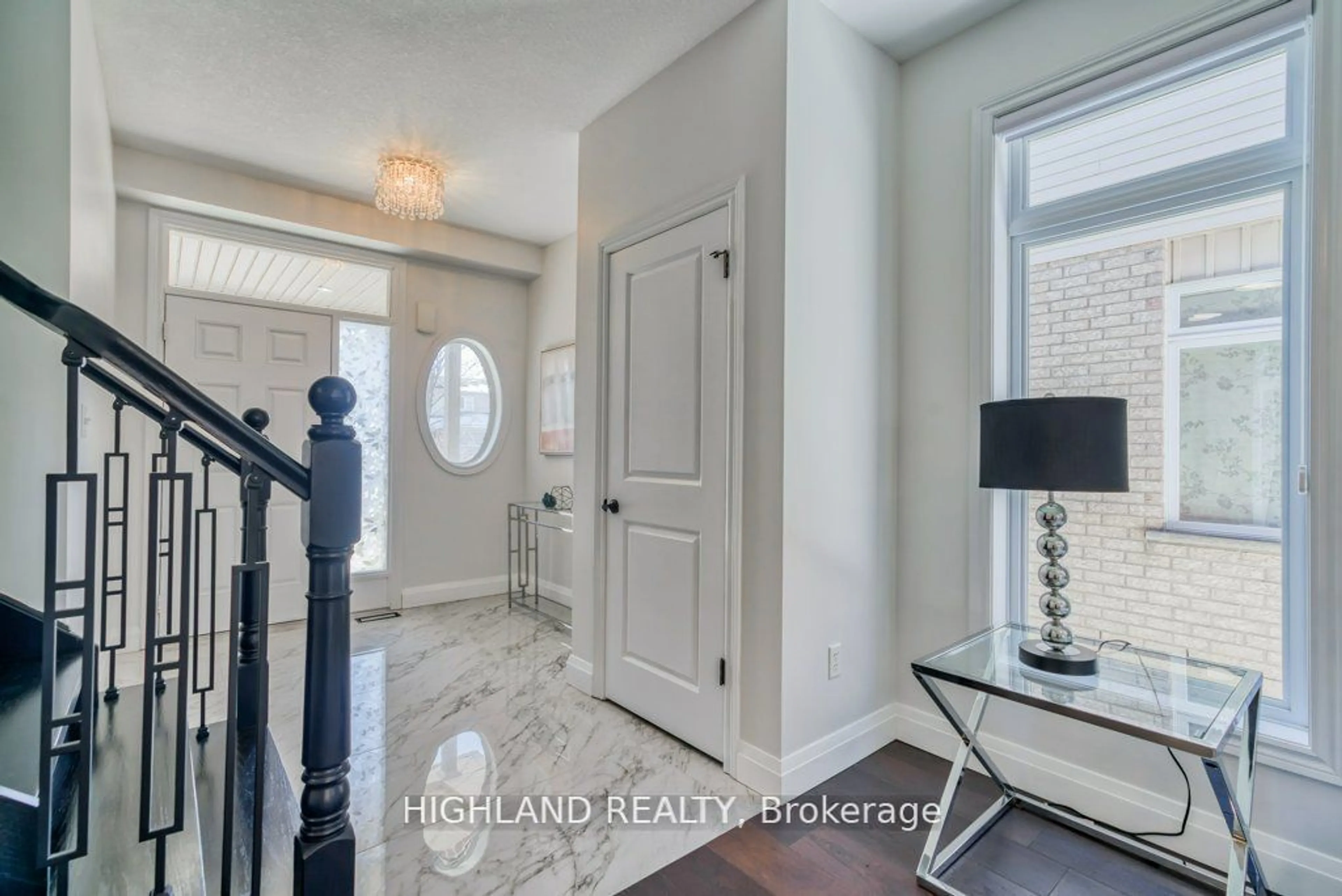 Indoor entryway for 530 Wasaga Cres, Waterloo Ontario N2V 2Y8