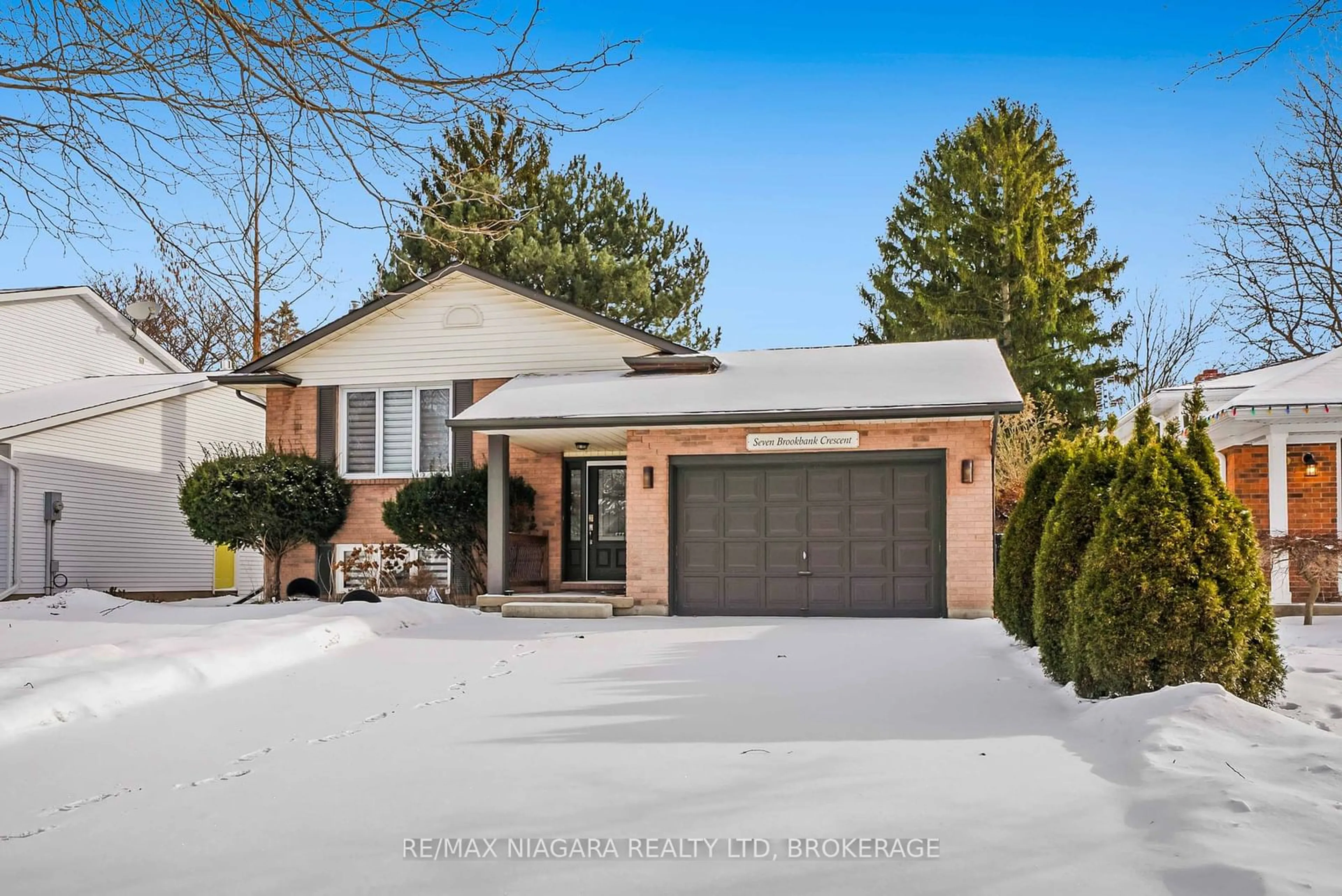 Home with brick exterior material, street for 7 Brookbank Cres, Pelham Ontario L0S 1E1